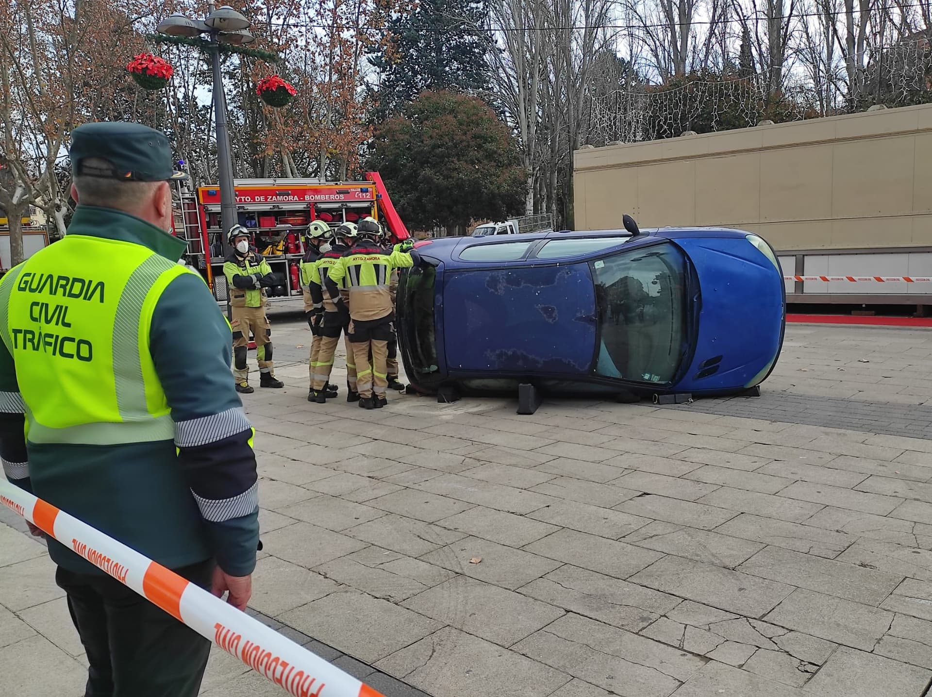 (6) GALERÍA | Simulacro de un accidente de tráfico por positivo en alcohol y drogas en La Marina