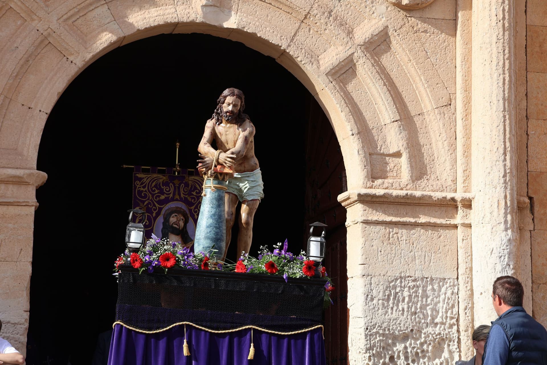 (11) GALERÍA | Revive en imágenes la procesión del Santo Entierro en Fuentesaúco