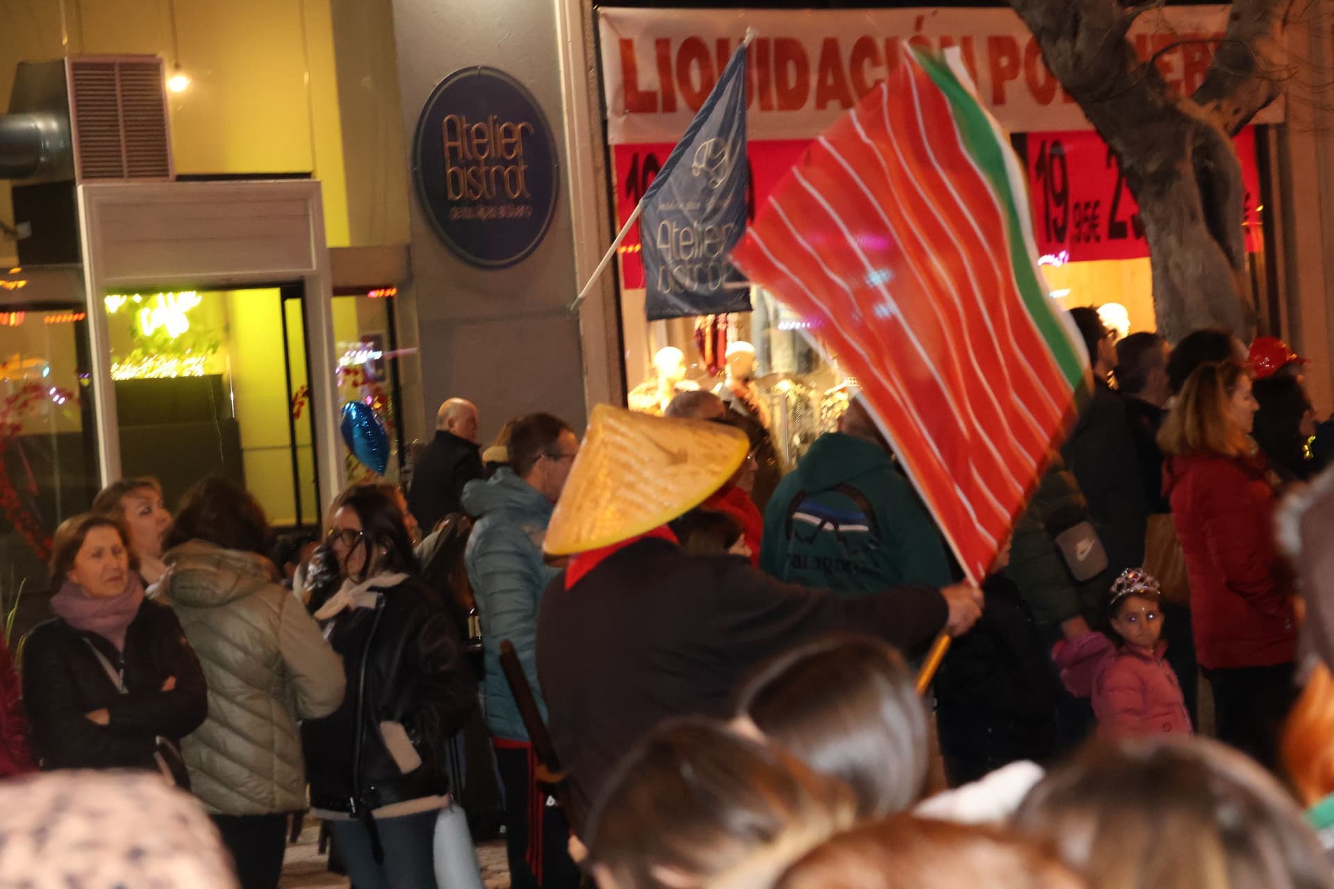 (15) GALERÍA | Segundo desfile, mismo entusiasmo: Zamora se vuelve a disfrazar de Carnaval