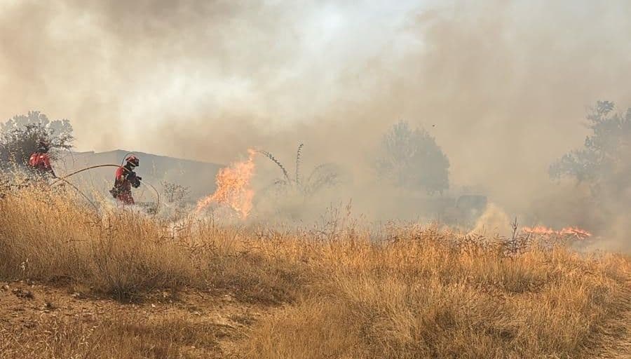 Incendio de Molezuelas de la Carballeda el pasado verano. Archivo