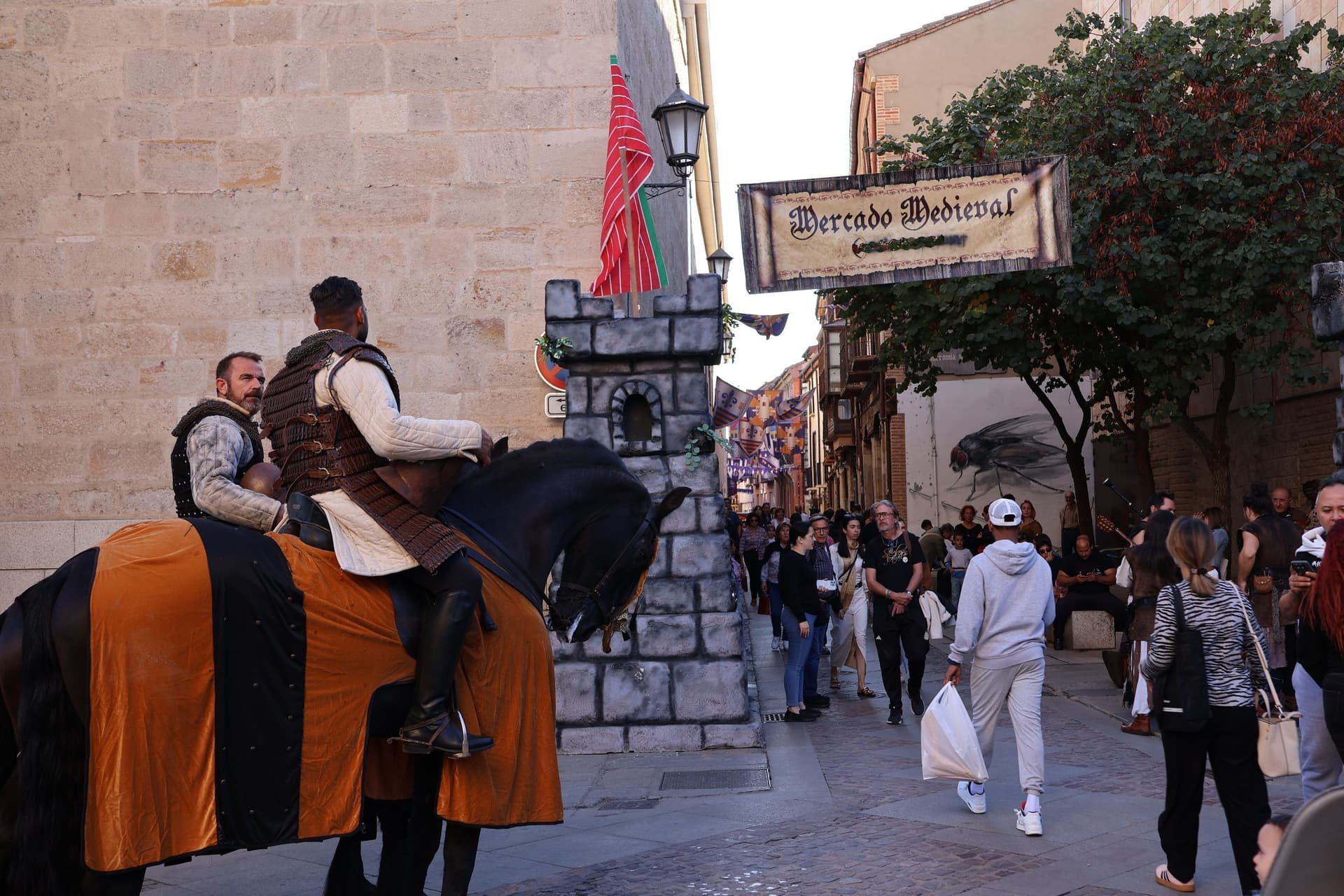 (2) GALERÍA | Desfile inaugural Mercado Medieval de Zamora
