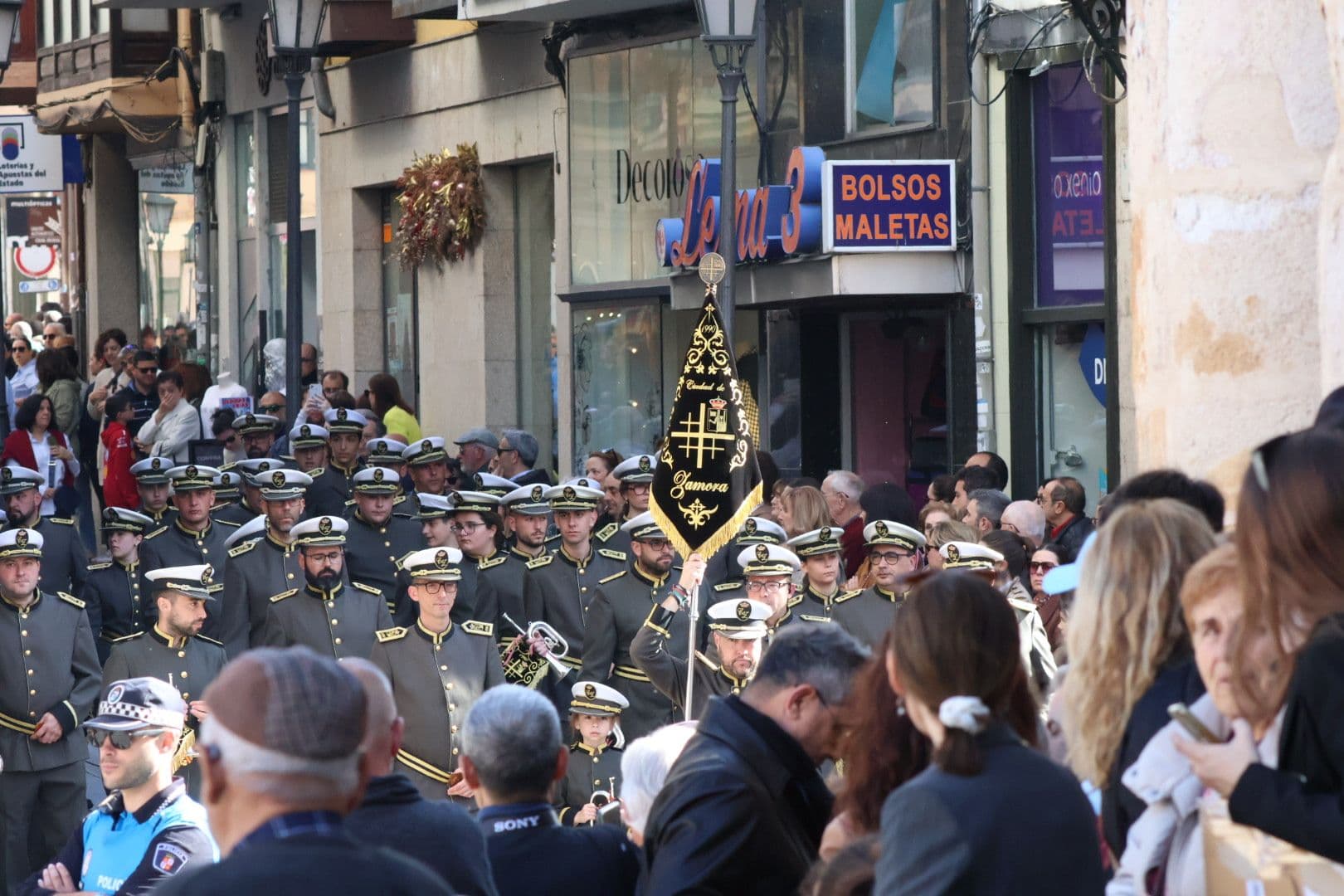 (47) GALERÍA | Revive en imágenes la procesión de la Santísima Resurrección