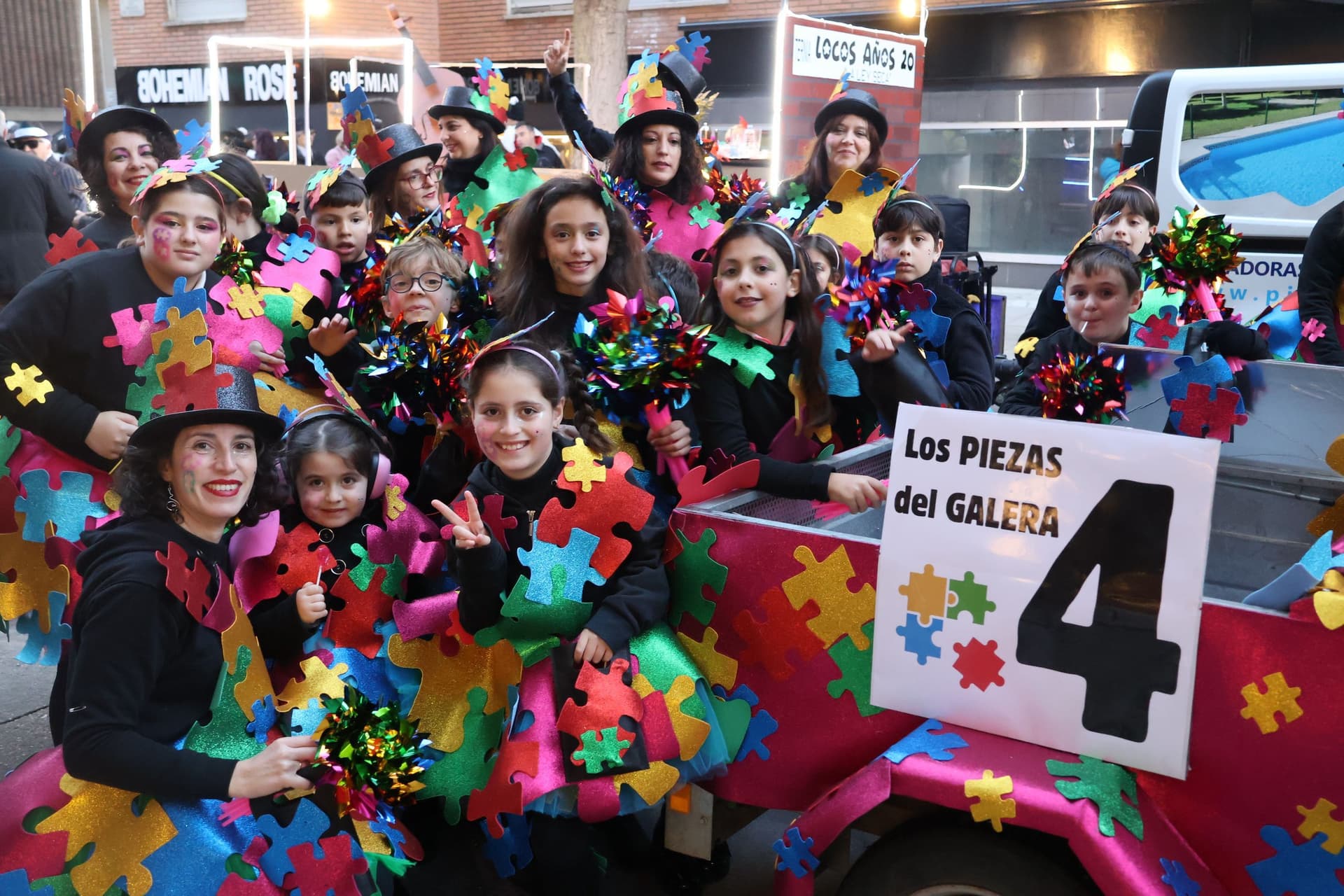 (18) GALERÍA | Segundo desfile, mismo entusiasmo: Zamora se vuelve a disfrazar de Carnaval