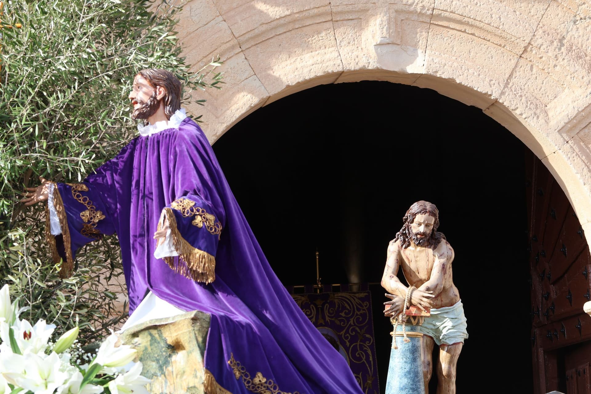 (12) GALERÍA | Revive en imágenes la procesión del Santo Entierro en Fuentesaúco