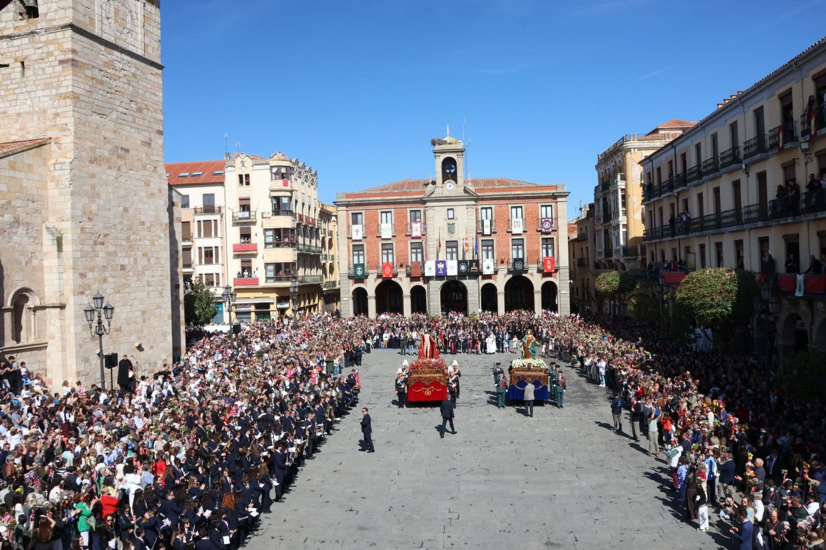 (57) GALERÍA | Revive en imágenes la procesión de la Santísima Resurrección