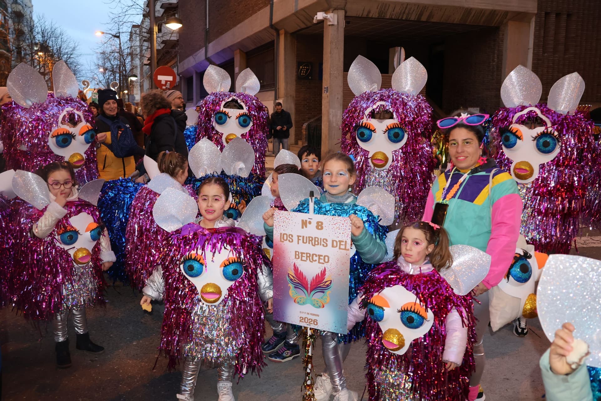 (49) GALERÍA | Segundo desfile, mismo entusiasmo: Zamora se vuelve a disfrazar de Carnaval