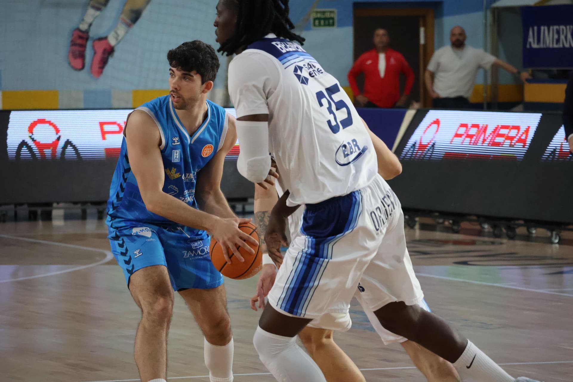 (27) GALERÍA | El encuentro entre el CB Zamora y el Flexicar Fuenlabrada, en imágenes
