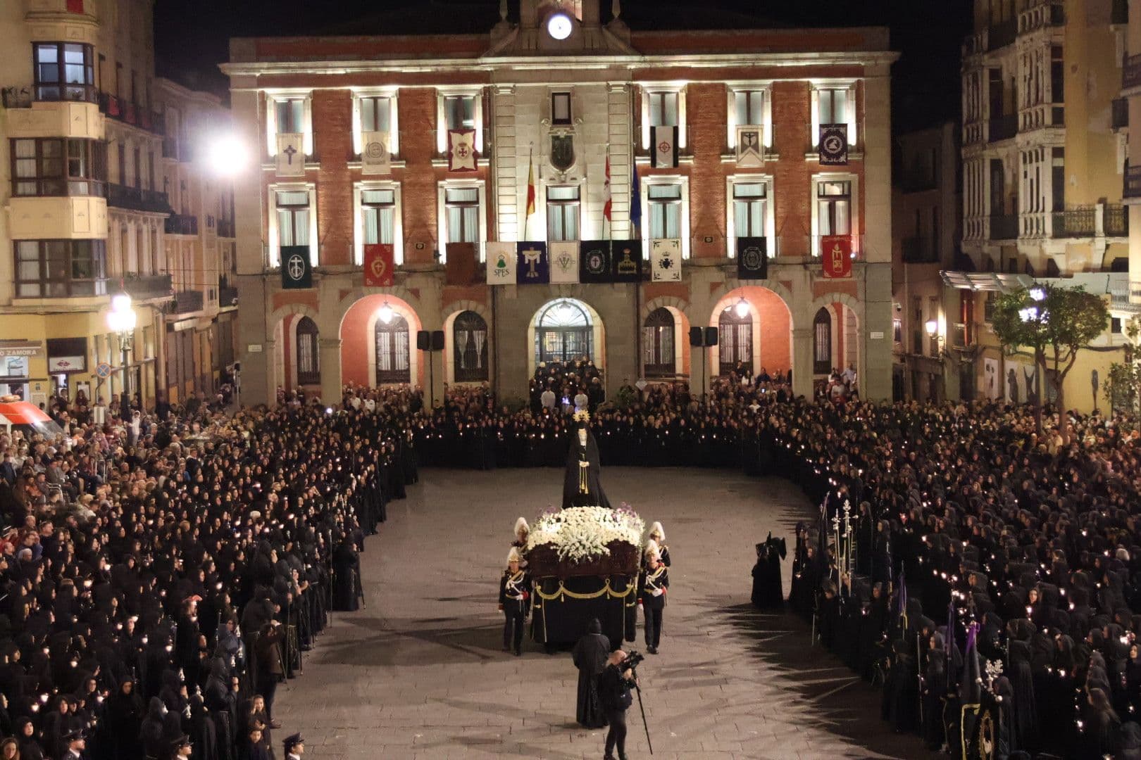(8) GALERÍA | Revive en imágenes la procesión de la Soledad