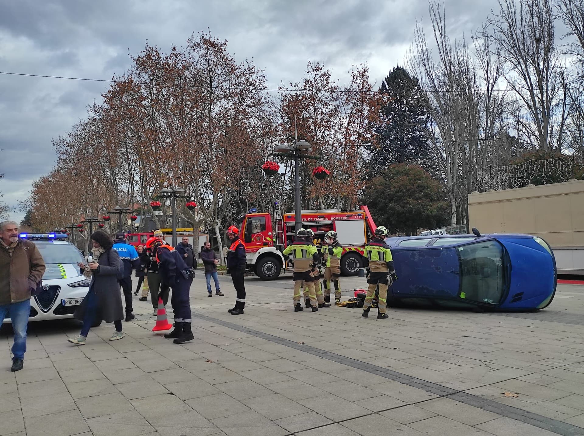 (8) GALERÍA | Simulacro de un accidente de tráfico por positivo en alcohol y drogas en La Marina