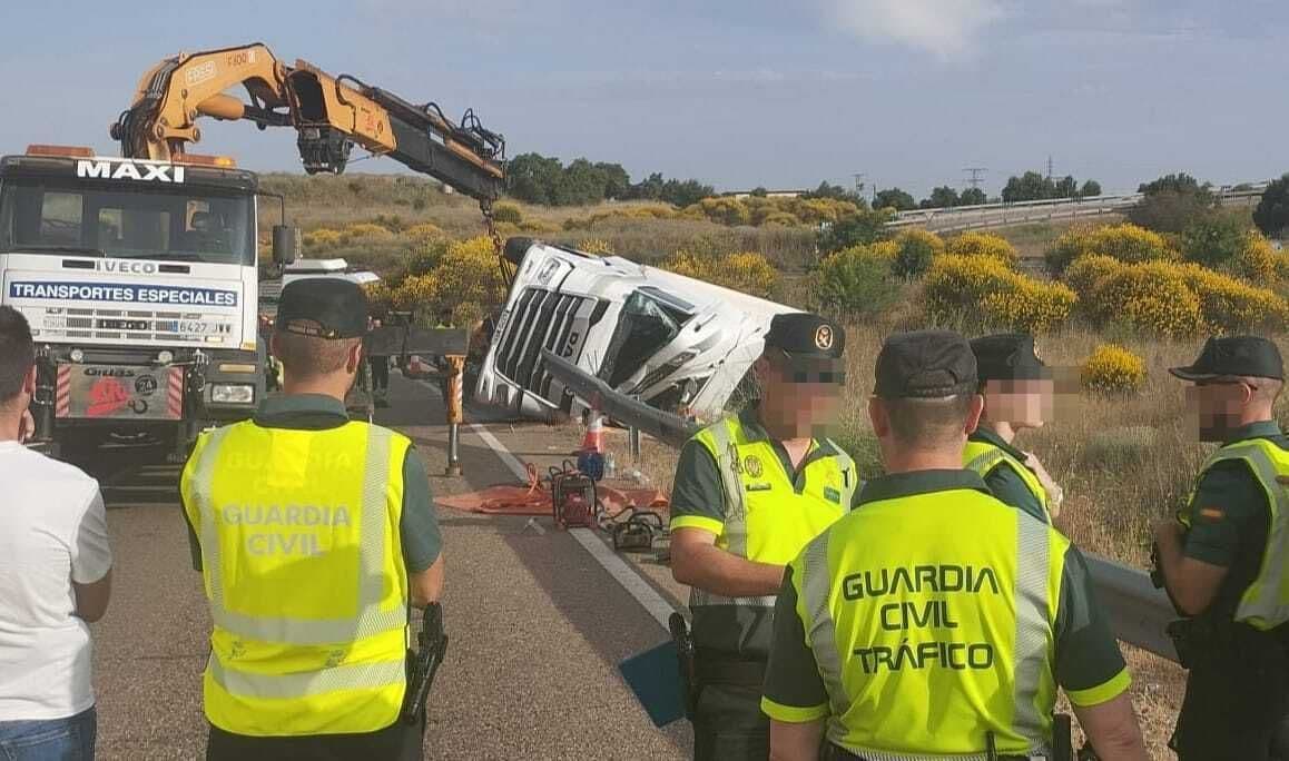 (5) Trágico accidente en Zamora: fallece el conductor de un camión en un accidente de tráfico