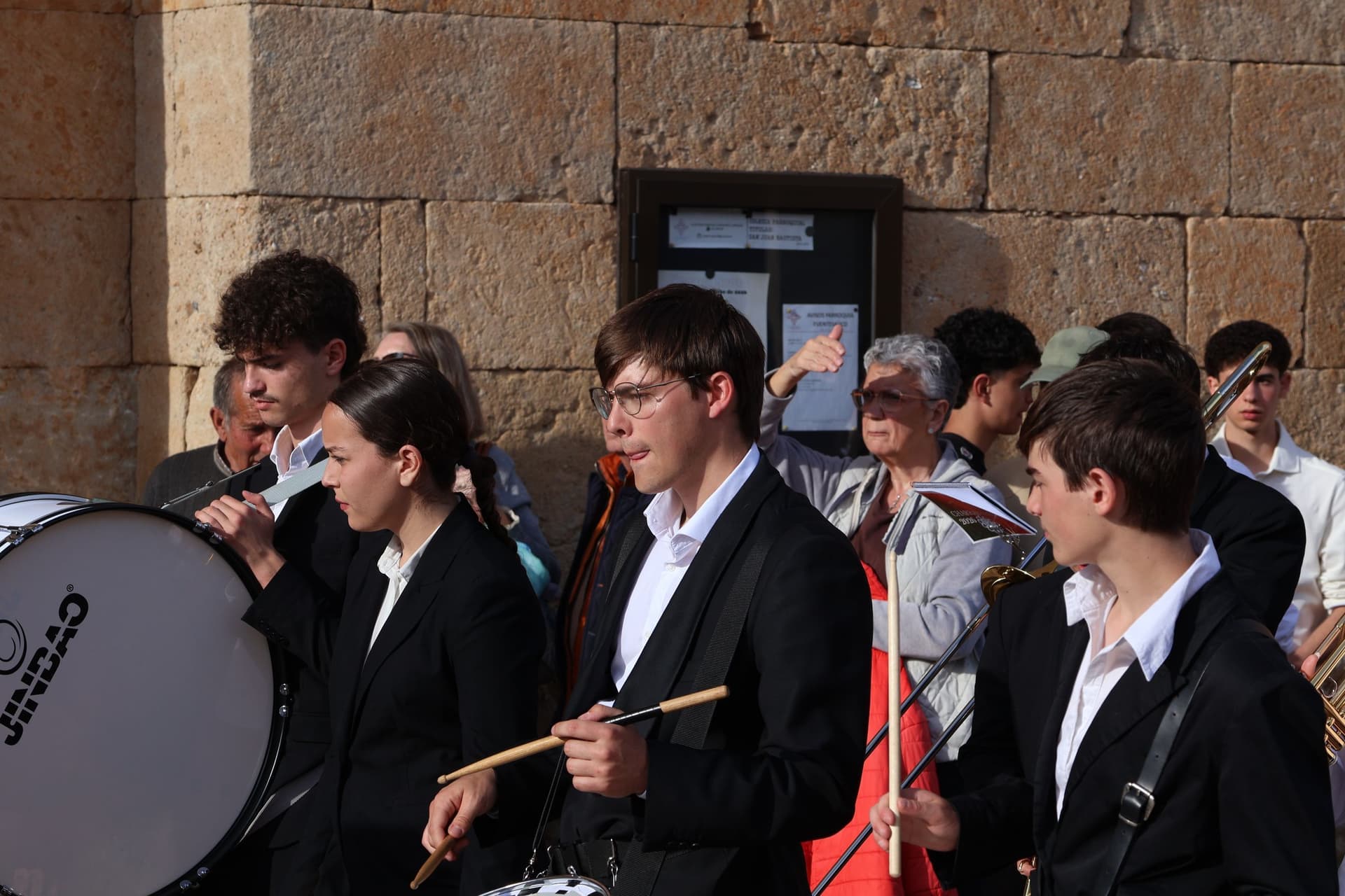 (32) GALERÍA | Revive en imágenes la procesión del Santo Entierro en Fuentesaúco