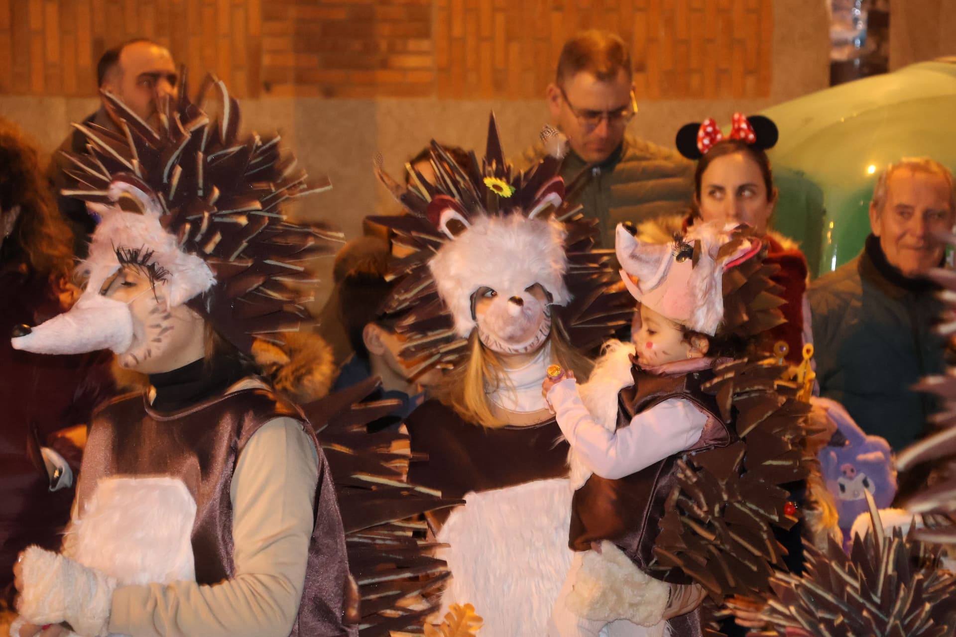 (3) GALERÍA | Segundo desfile, mismo entusiasmo: Zamora se vuelve a disfrazar de Carnaval