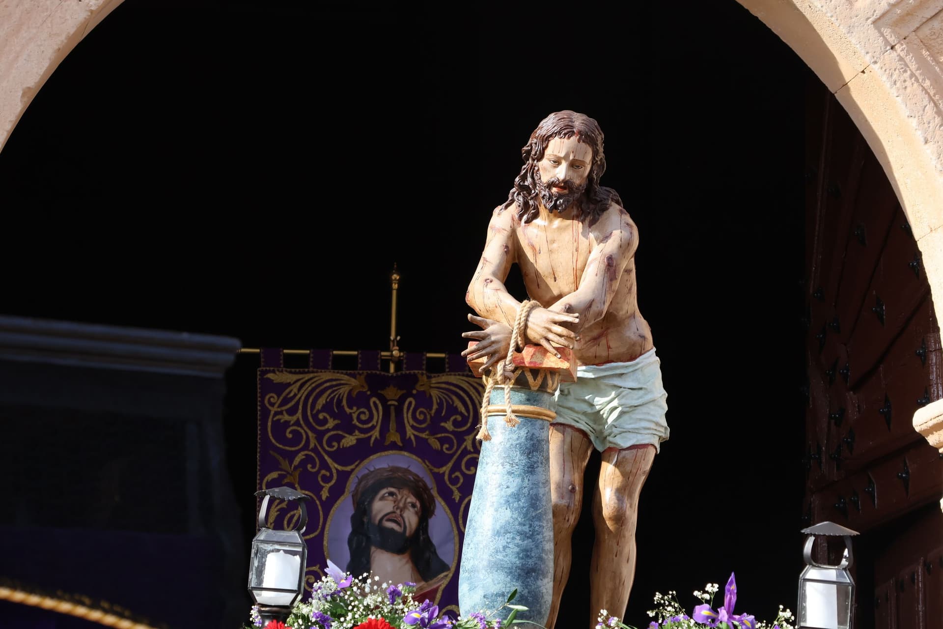 (13) GALERÍA | Revive en imágenes la procesión del Santo Entierro en Fuentesaúco