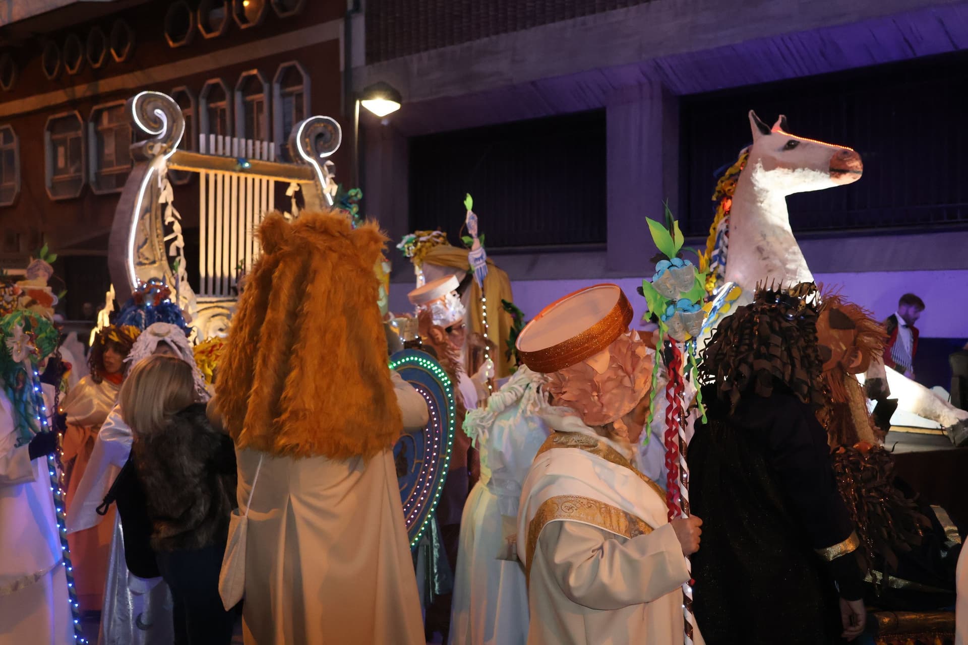 (47) GALERÍA | Segundo desfile, mismo entusiasmo: Zamora se vuelve a disfrazar de Carnaval