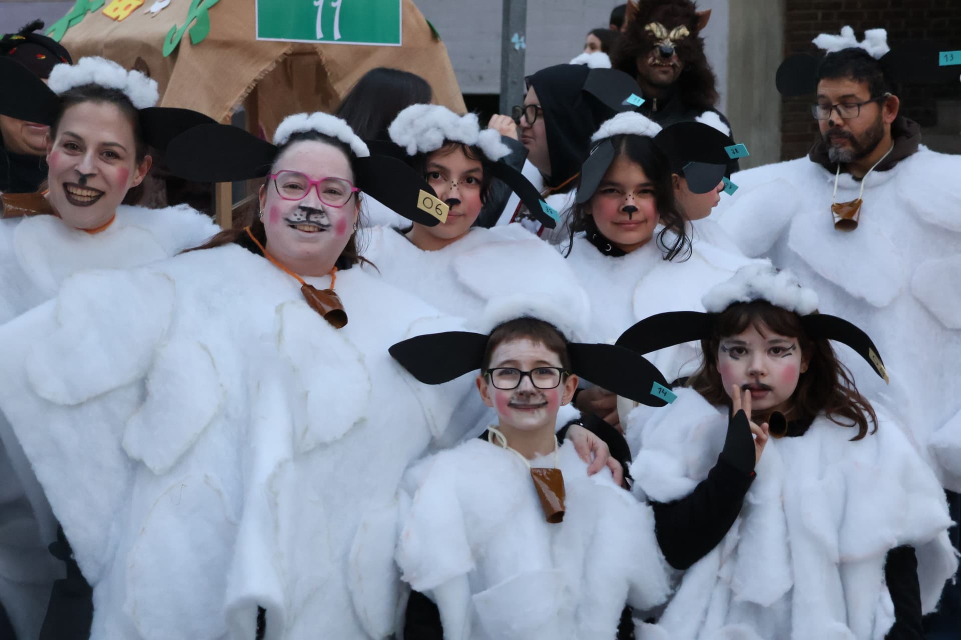 (27) GALERÍA | Segundo desfile, mismo entusiasmo: Zamora se vuelve a disfrazar de Carnaval
