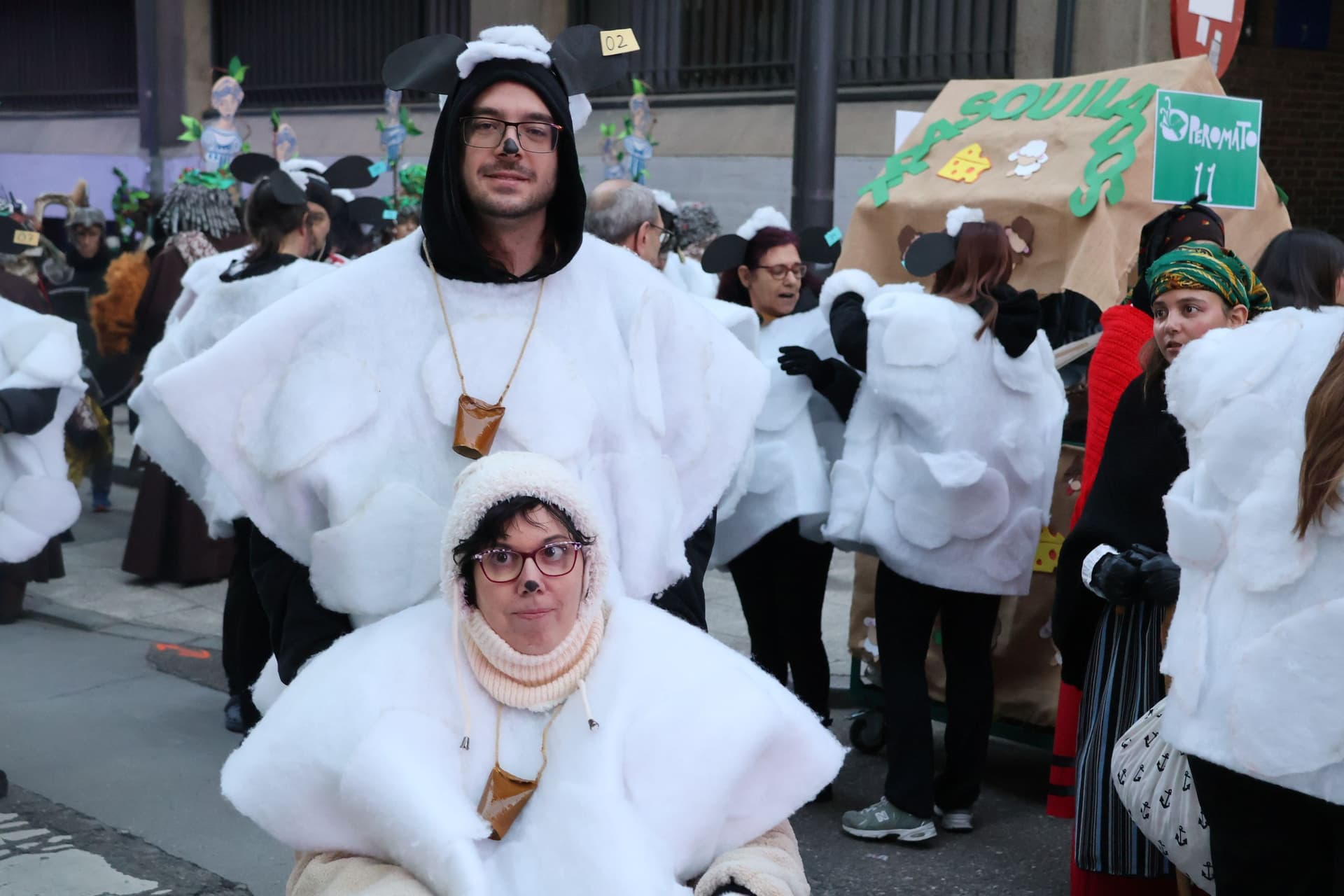 (29) GALERÍA | Segundo desfile, mismo entusiasmo: Zamora se vuelve a disfrazar de Carnaval