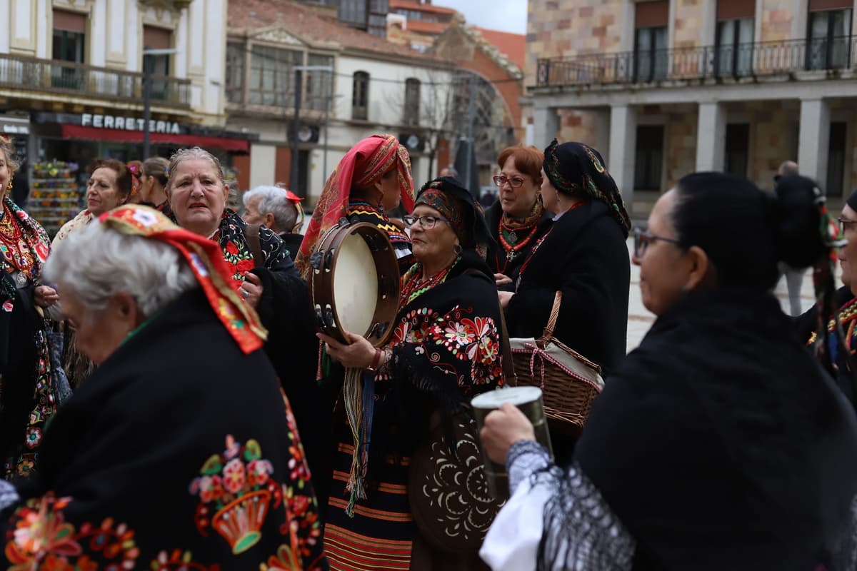 Imagen de las Águedas de San Frontis en la plaza de la Constitución | María Lorenzo