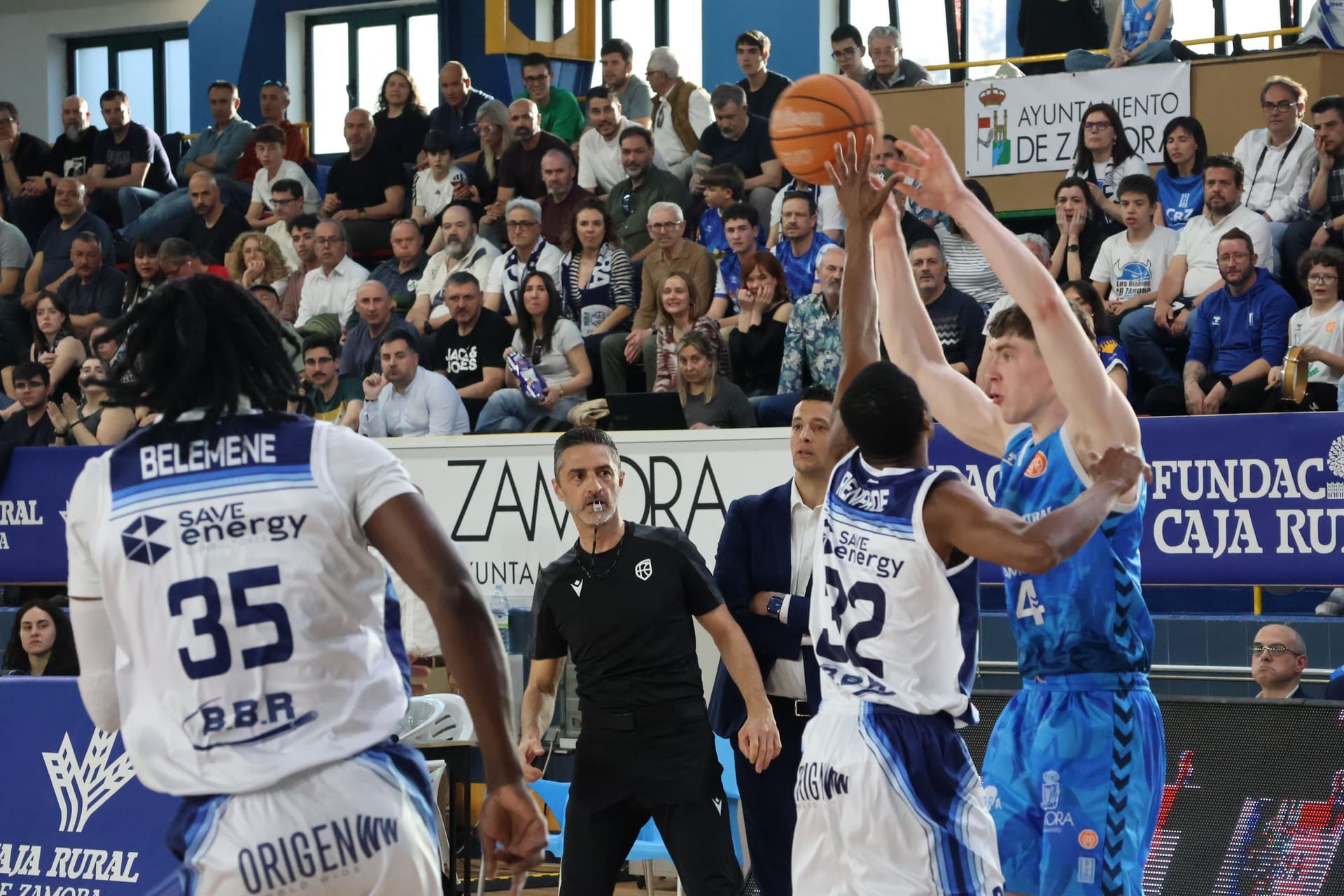 (24) GALERÍA | El encuentro entre el CB Zamora y el Flexicar Fuenlabrada, en imágenes
