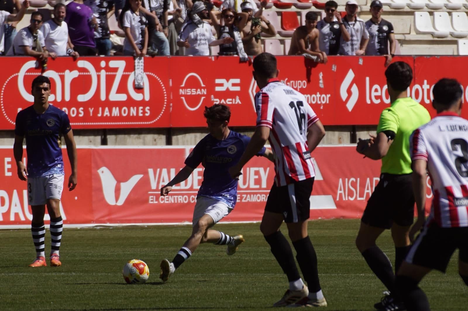(12) GALERÍA | Revive en imágenes el derbi entre el Zamora CF y Unionistas de Salamanca