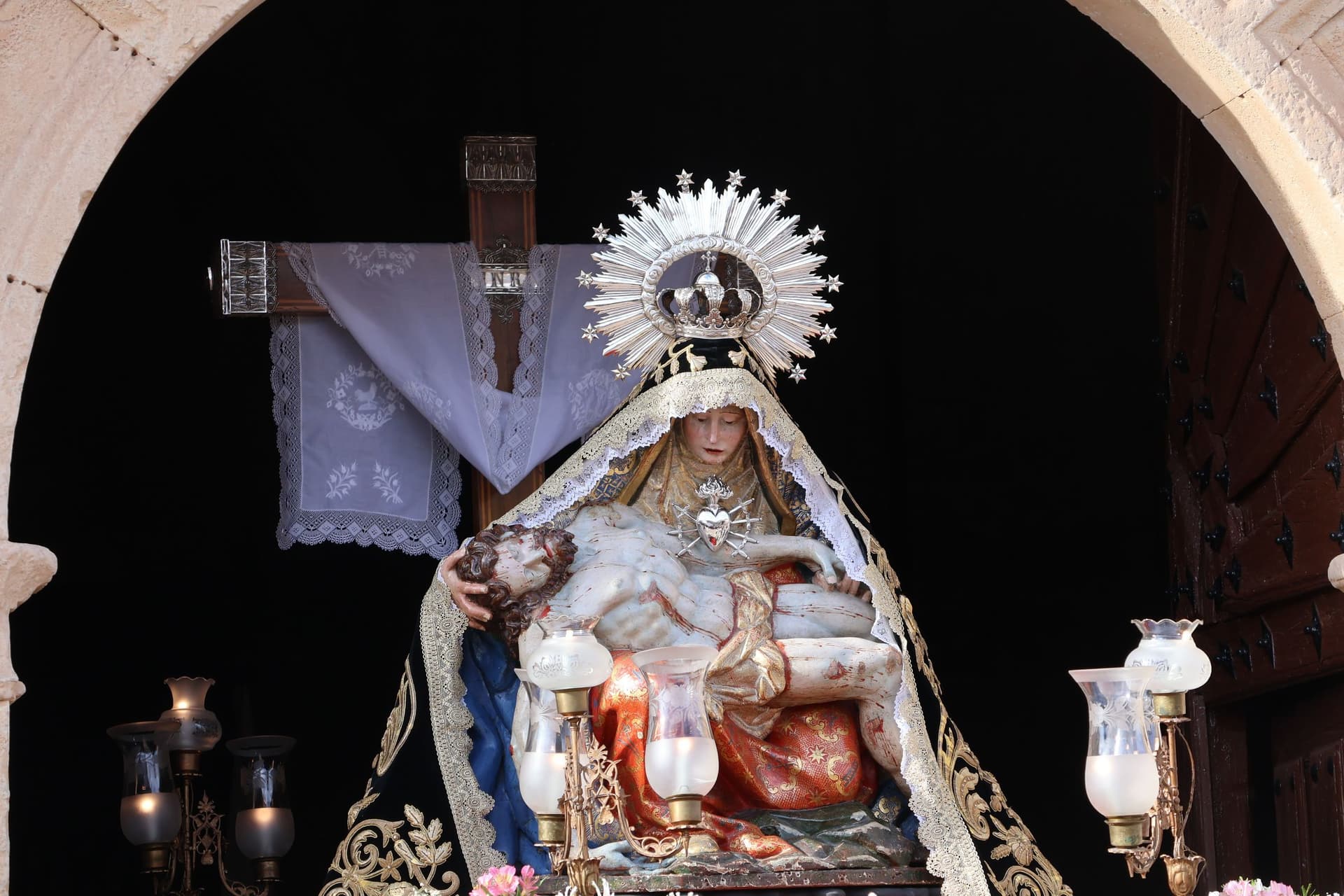 (55) GALERÍA | Revive en imágenes la procesión del Santo Entierro en Fuentesaúco