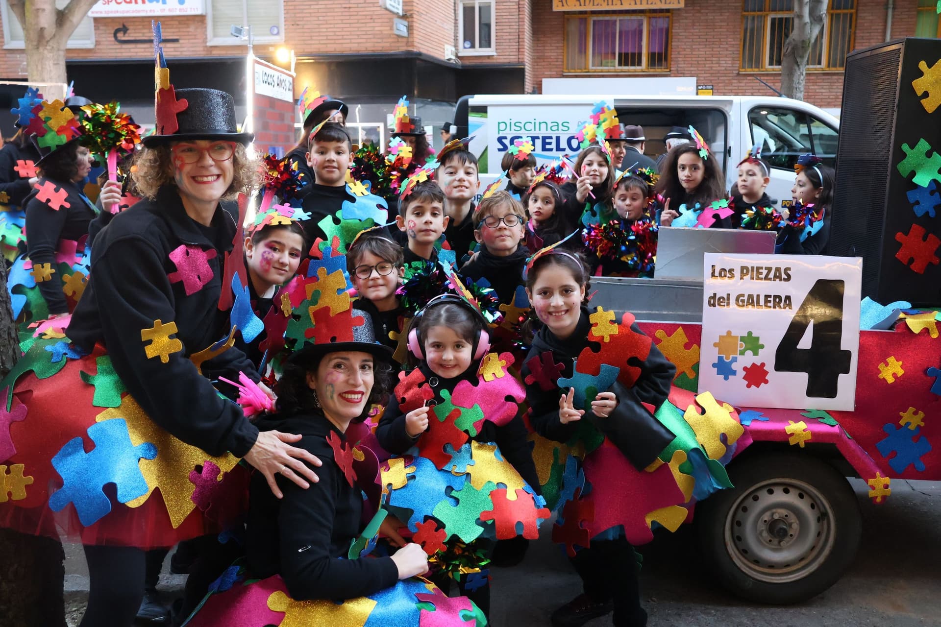 (20) GALERÍA | Segundo desfile, mismo entusiasmo: Zamora se vuelve a disfrazar de Carnaval