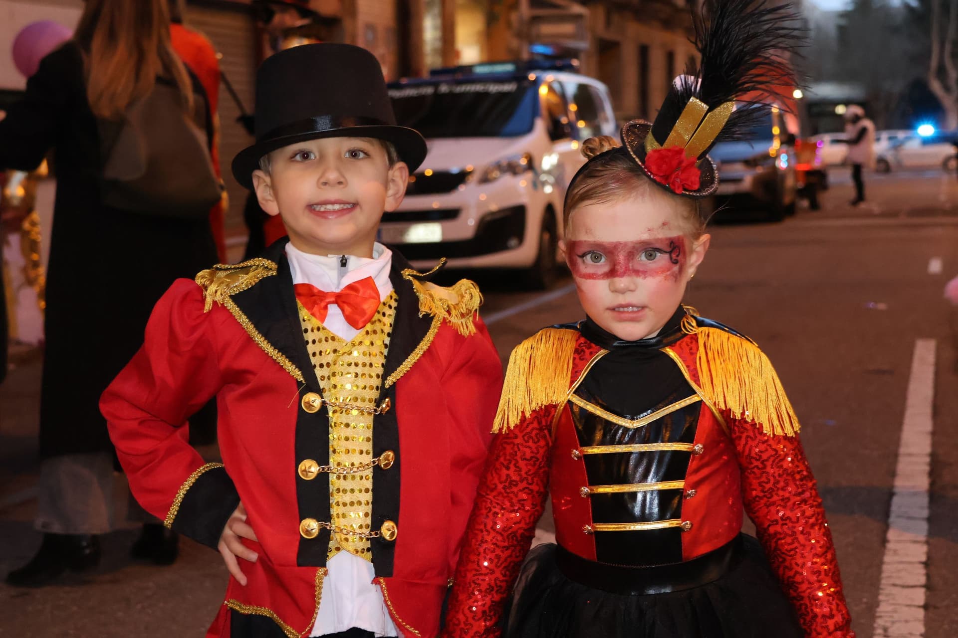 (48) GALERÍA | Segundo desfile, mismo entusiasmo: Zamora se vuelve a disfrazar de Carnaval