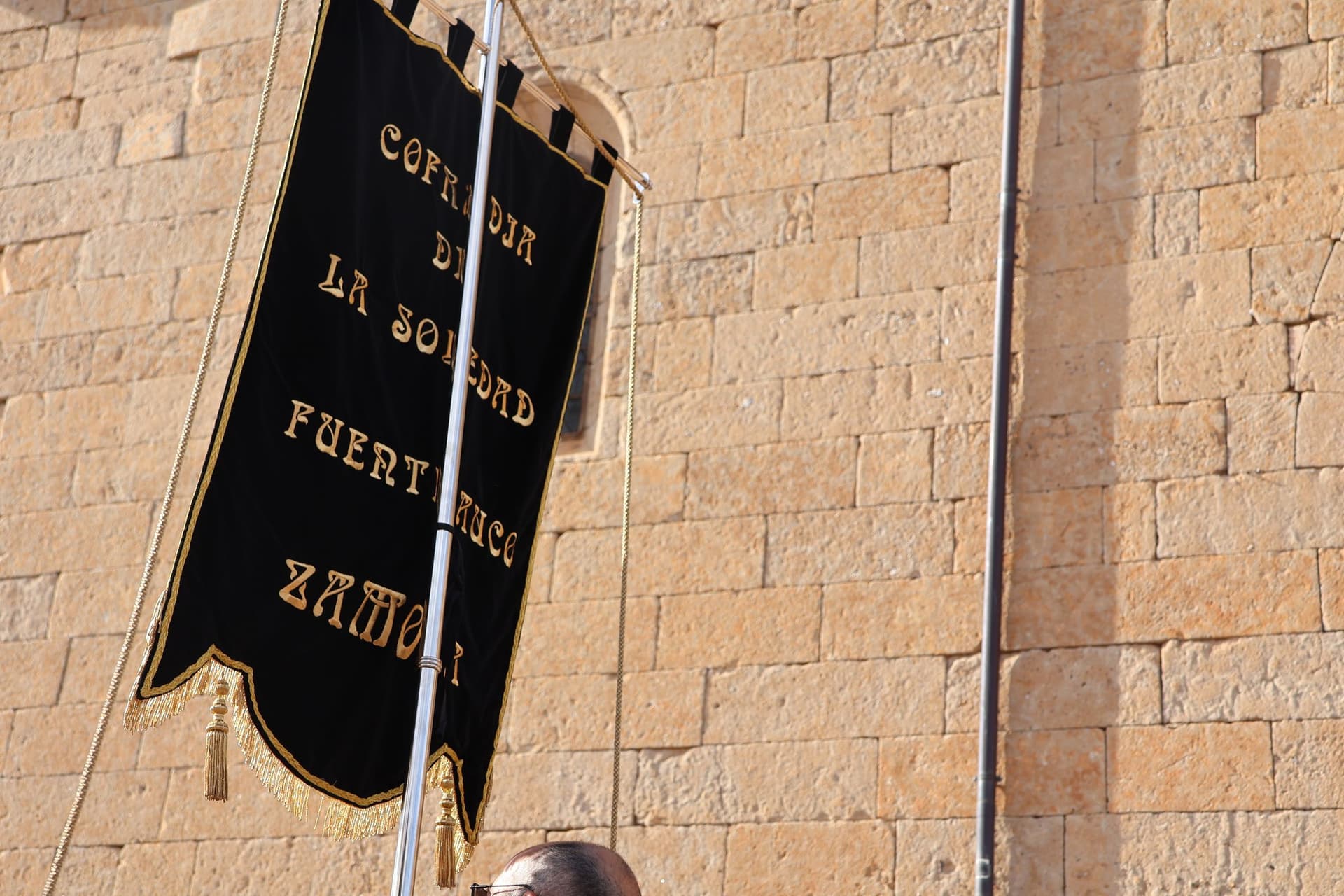 (40) GALERÍA | Revive en imágenes la procesión del Santo Entierro en Fuentesaúco