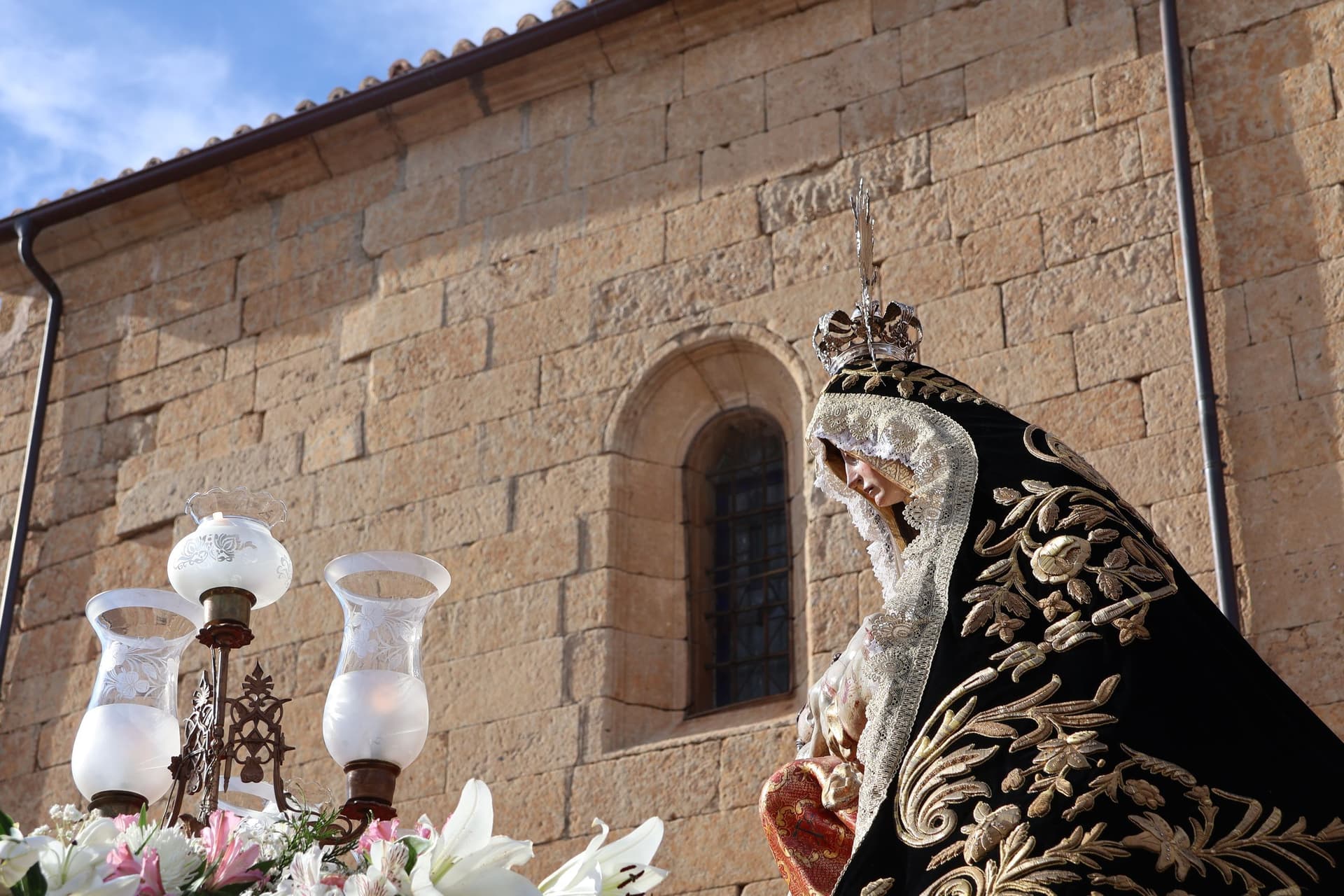 (52) GALERÍA | Revive en imágenes la procesión del Santo Entierro en Fuentesaúco