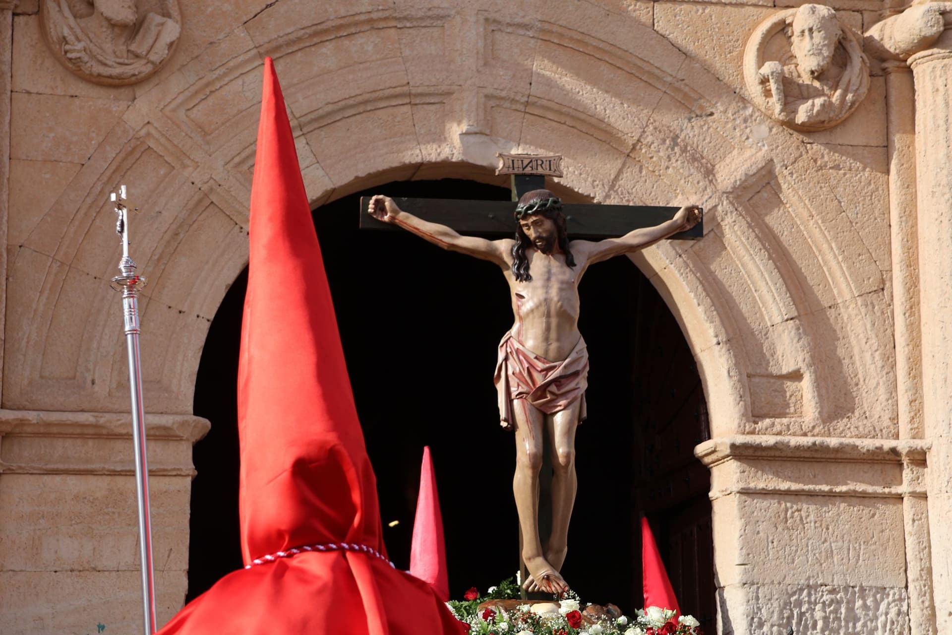 (67) GALERÍA | Revive en imágenes la procesión del Santo Entierro en Fuentesaúco