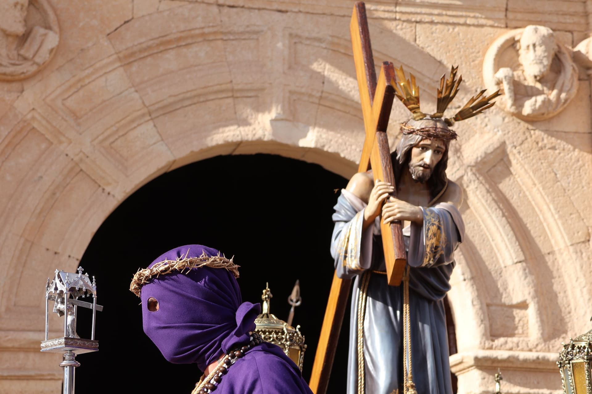 (75) GALERÍA | Revive en imágenes la procesión del Santo Entierro en Fuentesaúco