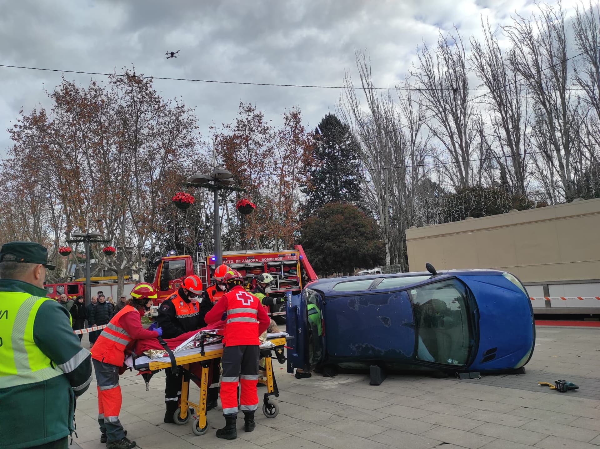 (11) GALERÍA | Simulacro de un accidente de tráfico por positivo en alcohol y drogas en La Marina