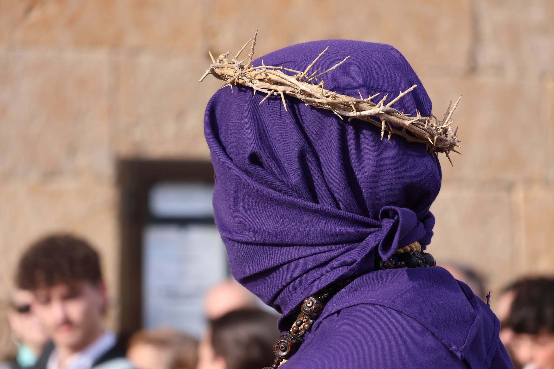 (85) GALERÍA | Revive en imágenes la procesión del Santo Entierro en Fuentesaúco
