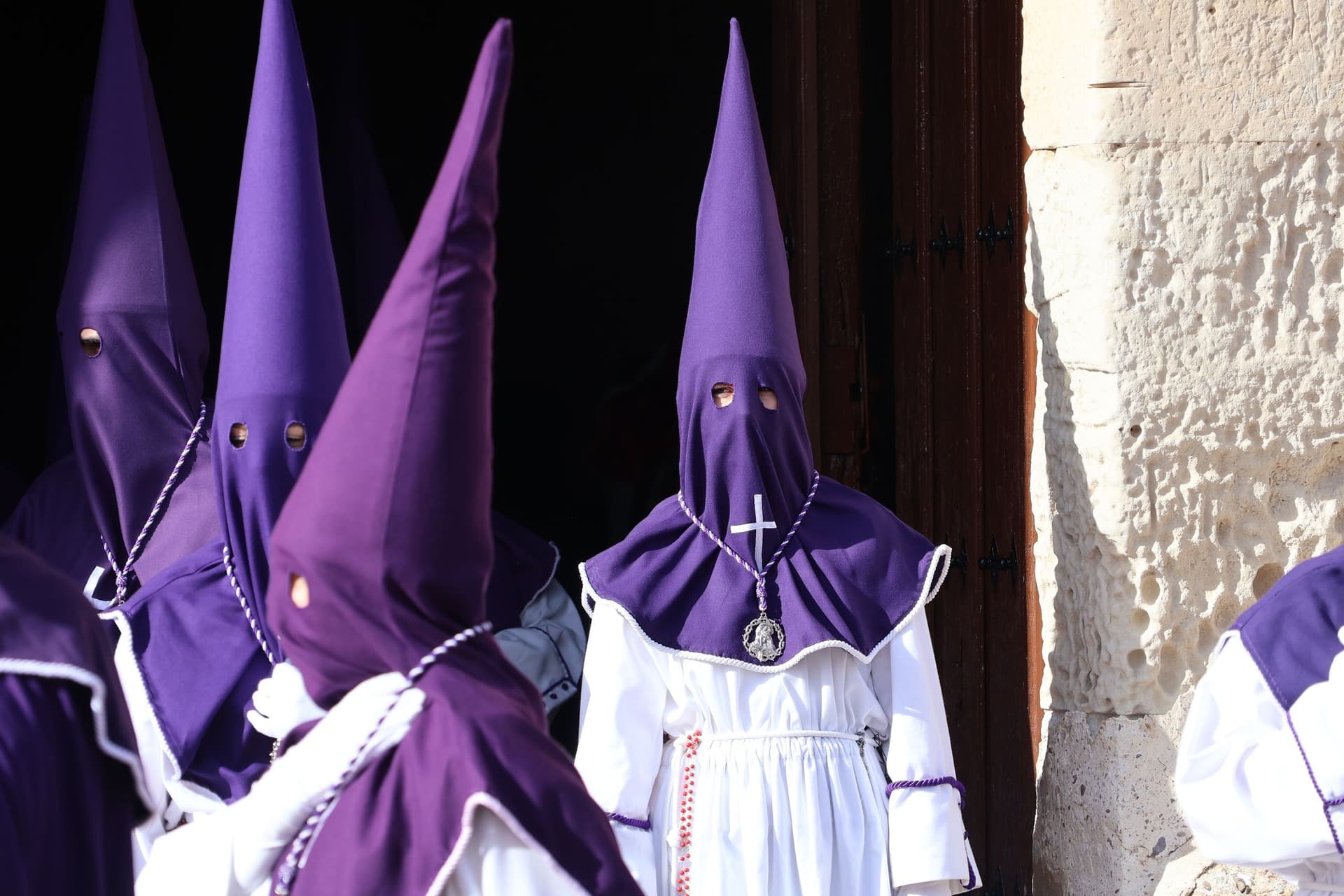 (6) GALERÍA | Revive en imágenes la procesión del Santo Entierro en Fuentesaúco