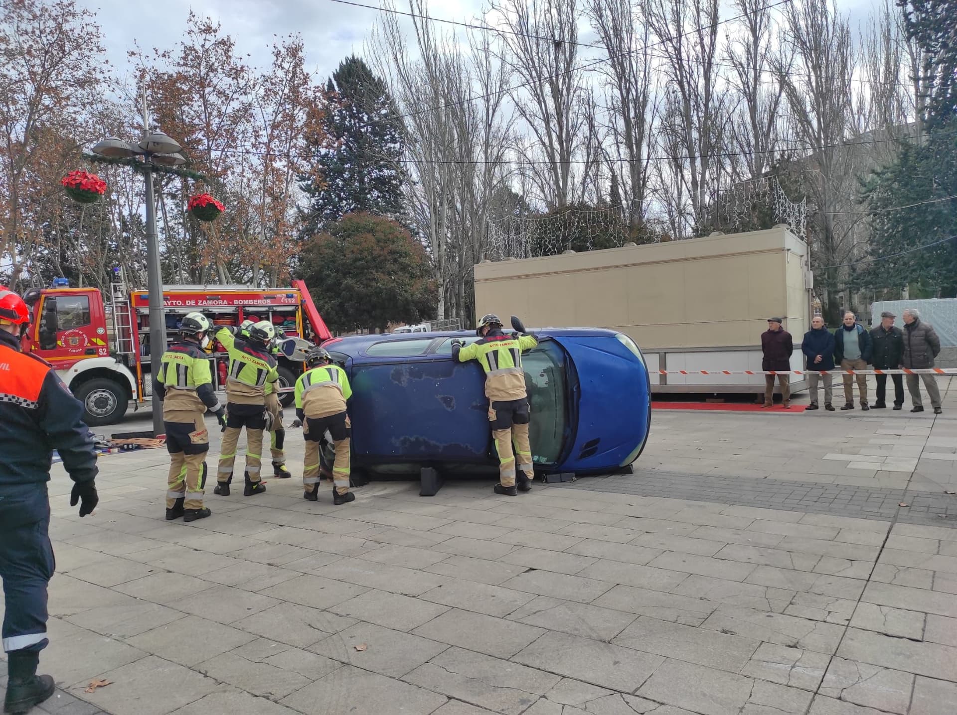 (10) GALERÍA | Simulacro de un accidente de tráfico por positivo en alcohol y drogas en La Marina