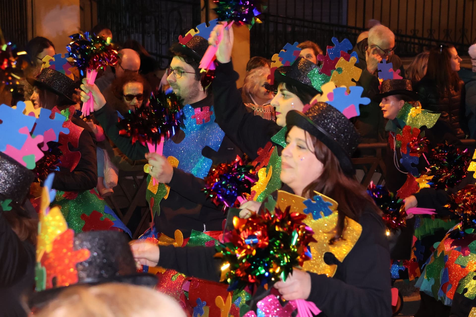 (57) GALERÍA | Segundo desfile, mismo entusiasmo: Zamora se vuelve a disfrazar de Carnaval