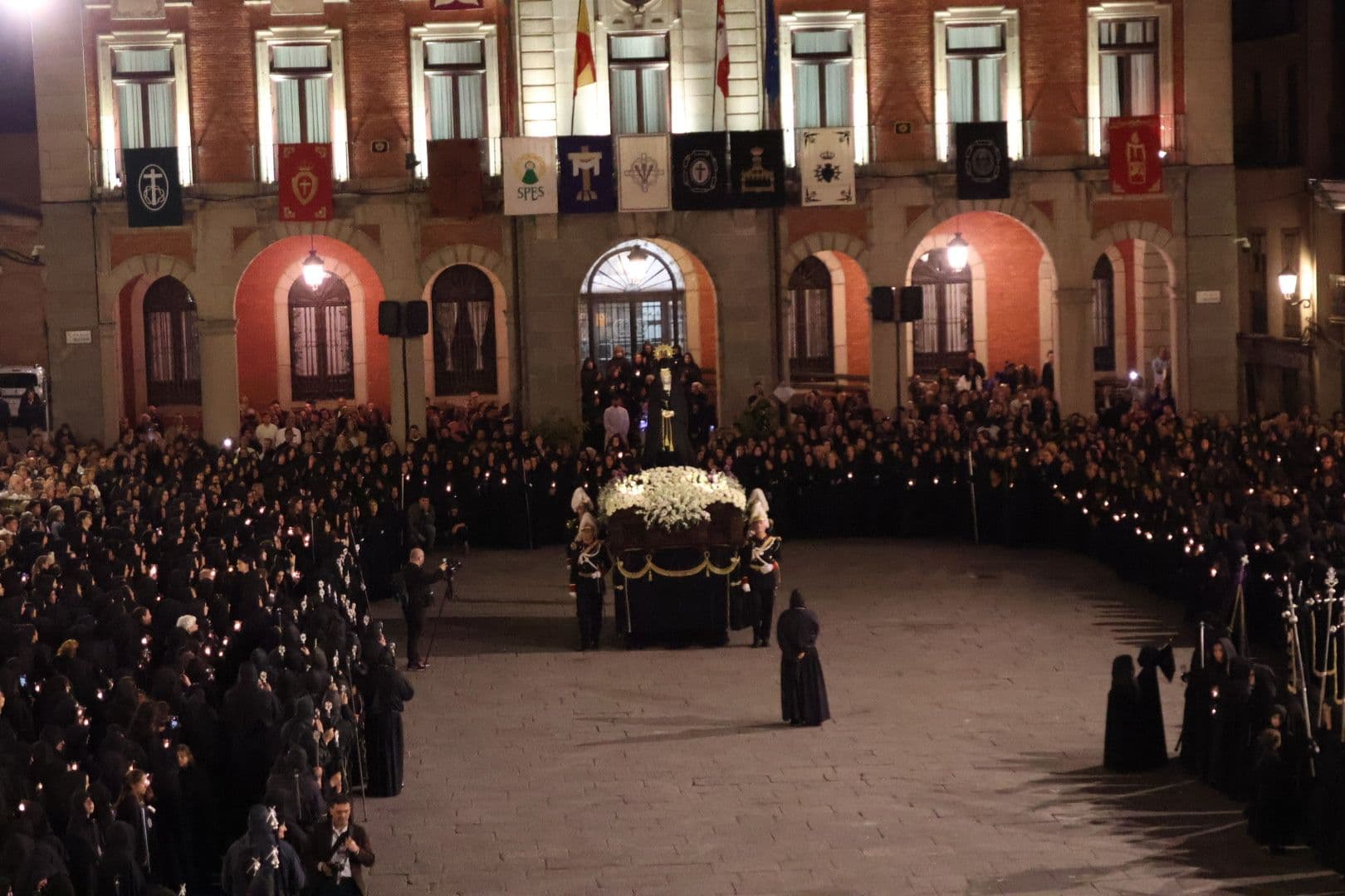 (10) GALERÍA | Revive en imágenes la procesión de la Soledad