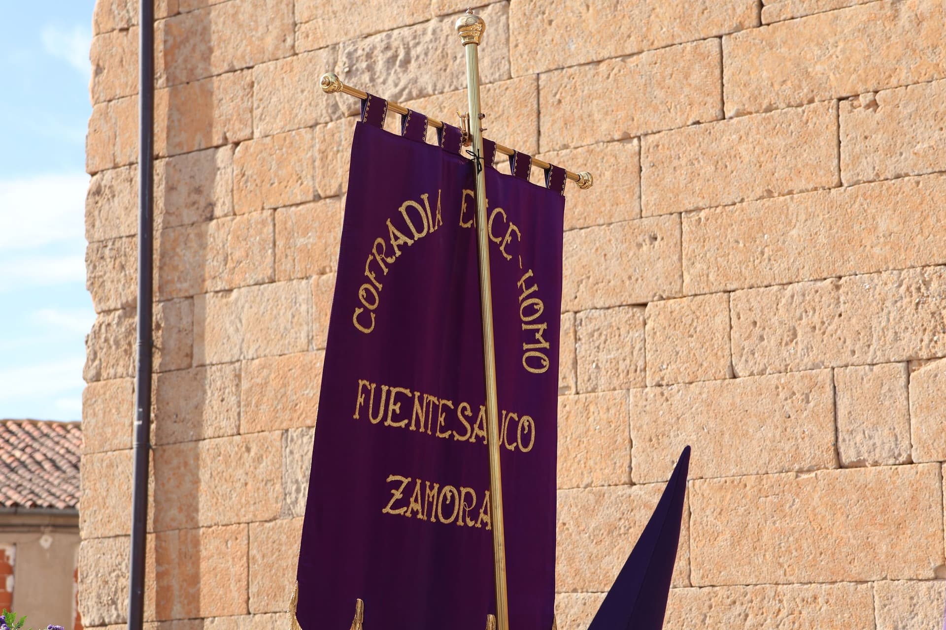 (2) GALERÍA | Revive en imágenes la procesión del Santo Entierro en Fuentesaúco