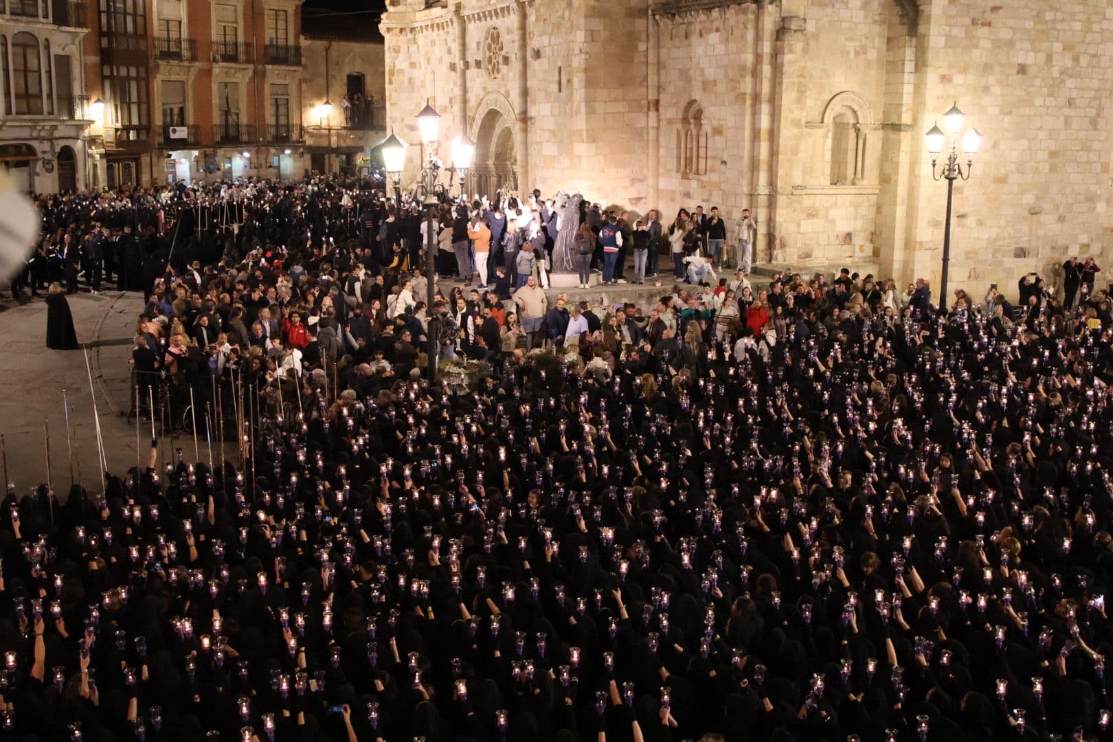 (9) GALERÍA | Revive en imágenes la procesión de la Soledad