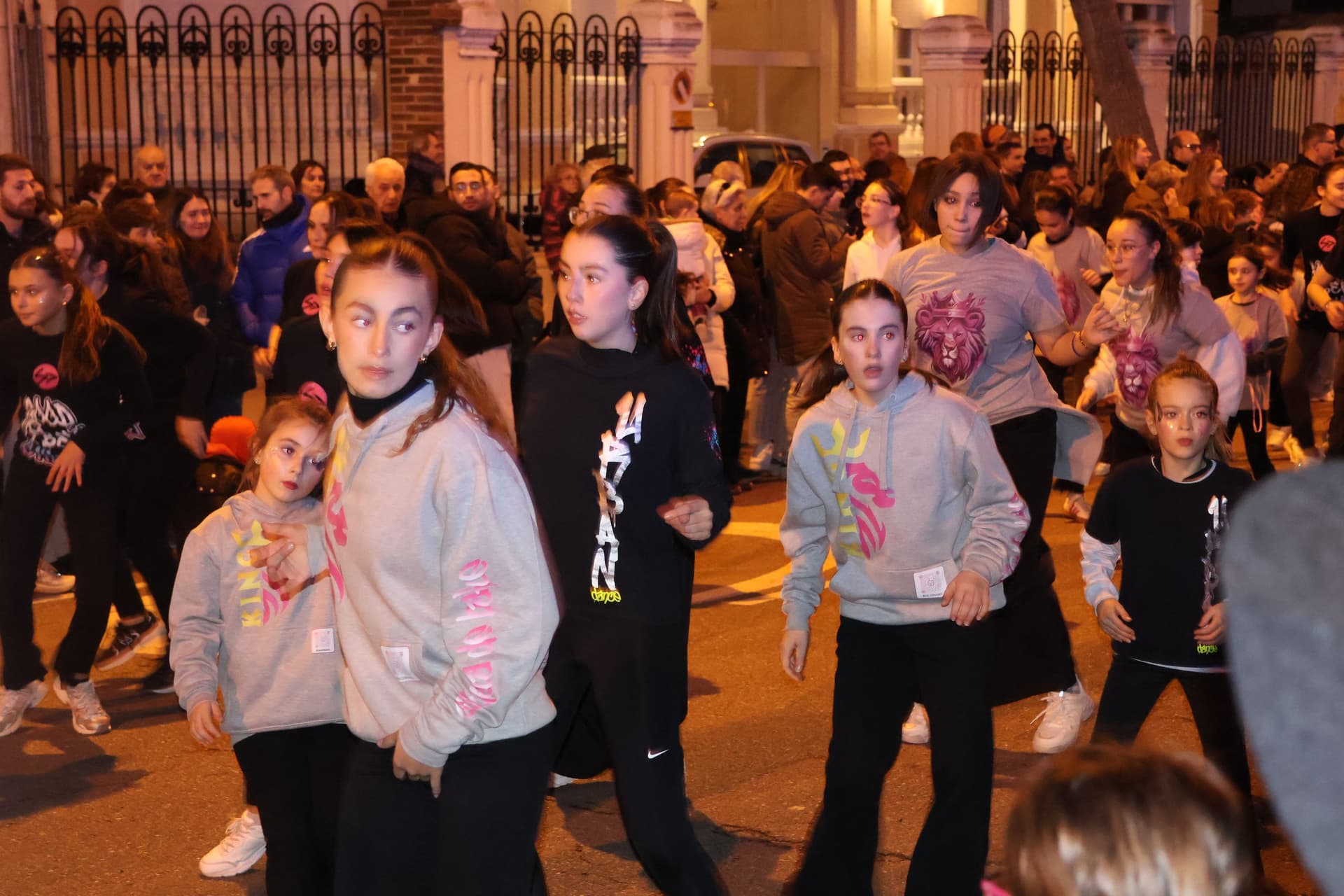 (8) GALERÍA | Segundo desfile, mismo entusiasmo: Zamora se vuelve a disfrazar de Carnaval