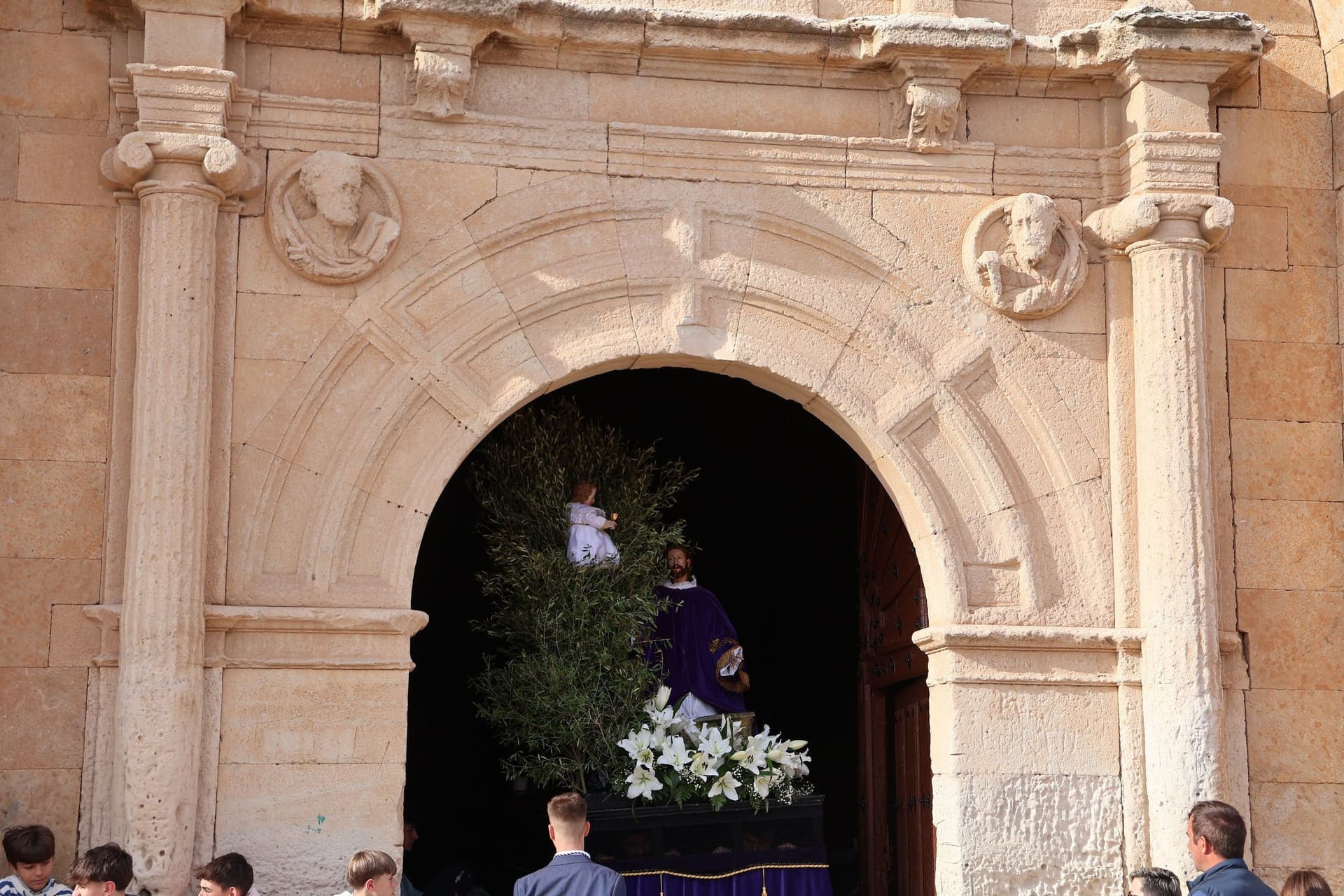(17) GALERÍA | Revive en imágenes la procesión del Santo Entierro en Fuentesaúco