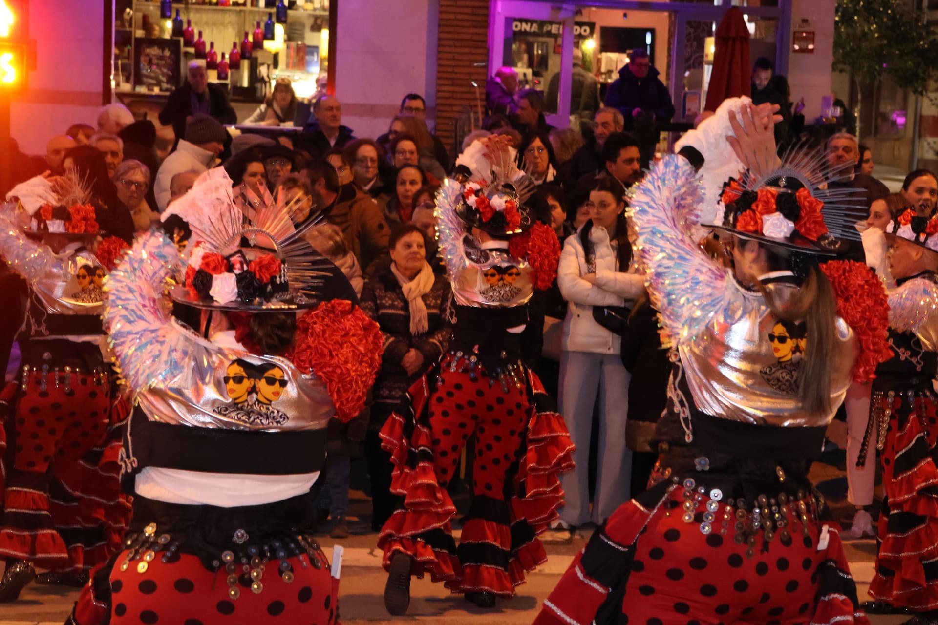 (2) GALERÍA | Segundo desfile, mismo entusiasmo: Zamora se vuelve a disfrazar de Carnaval
