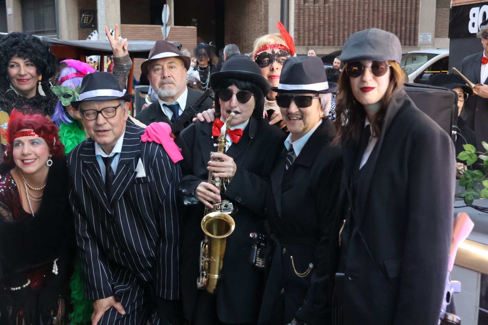 (21) GALERÍA | Segundo desfile, mismo entusiasmo: Zamora se vuelve a disfrazar de Carnaval