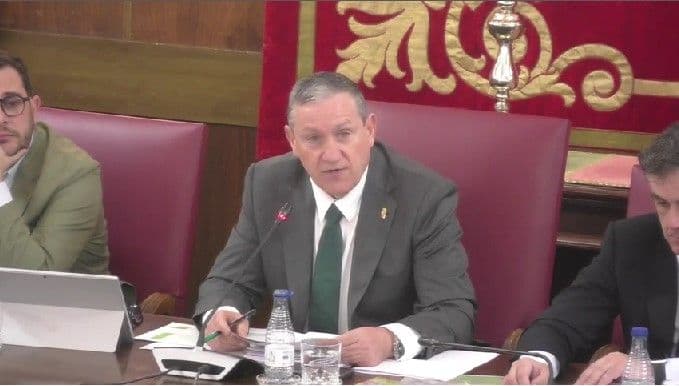 El presidente de la Diputación, Javier Faúndez, durante el Pleno celebrado este viernes