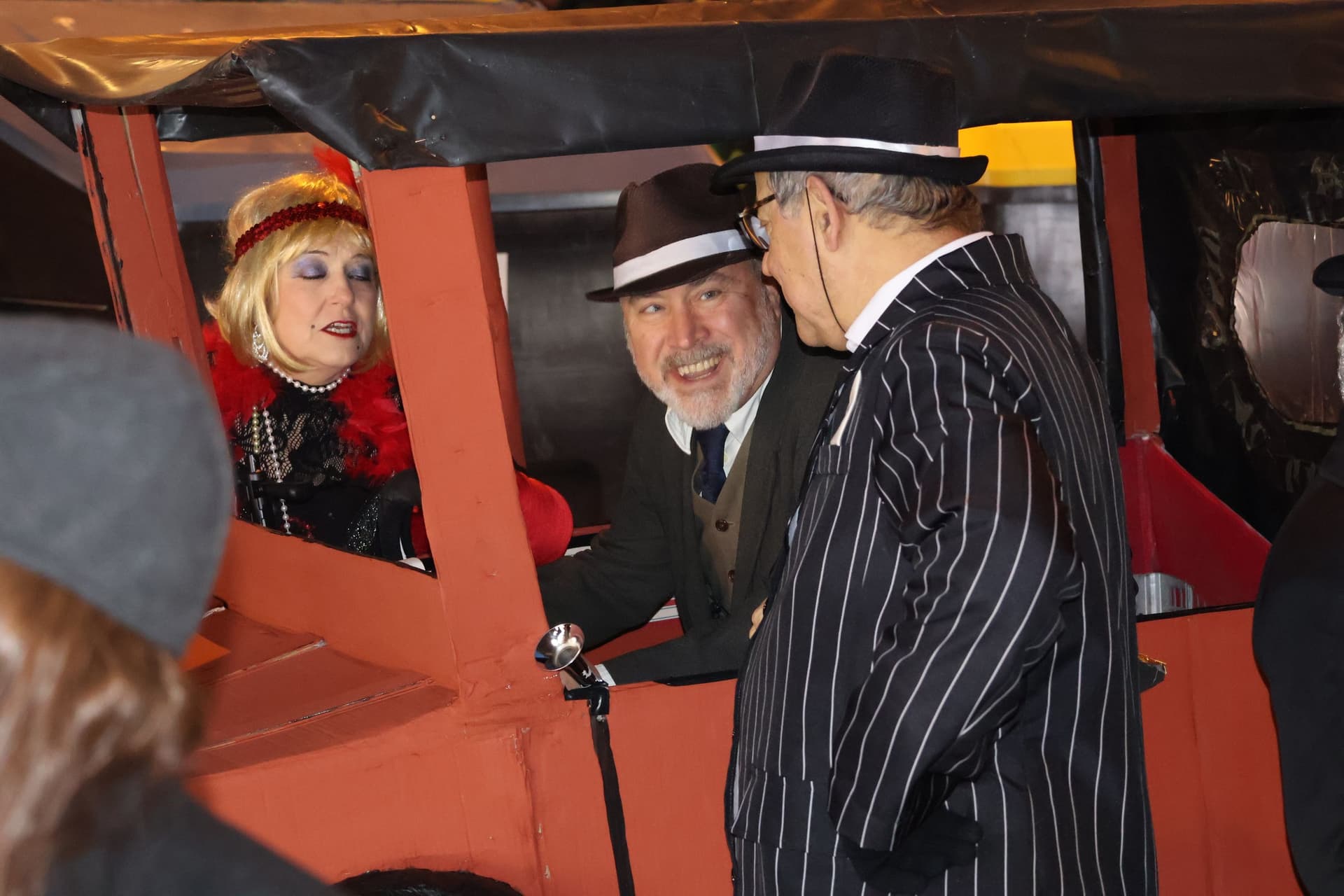 (52) GALERÍA | Segundo desfile, mismo entusiasmo: Zamora se vuelve a disfrazar de Carnaval