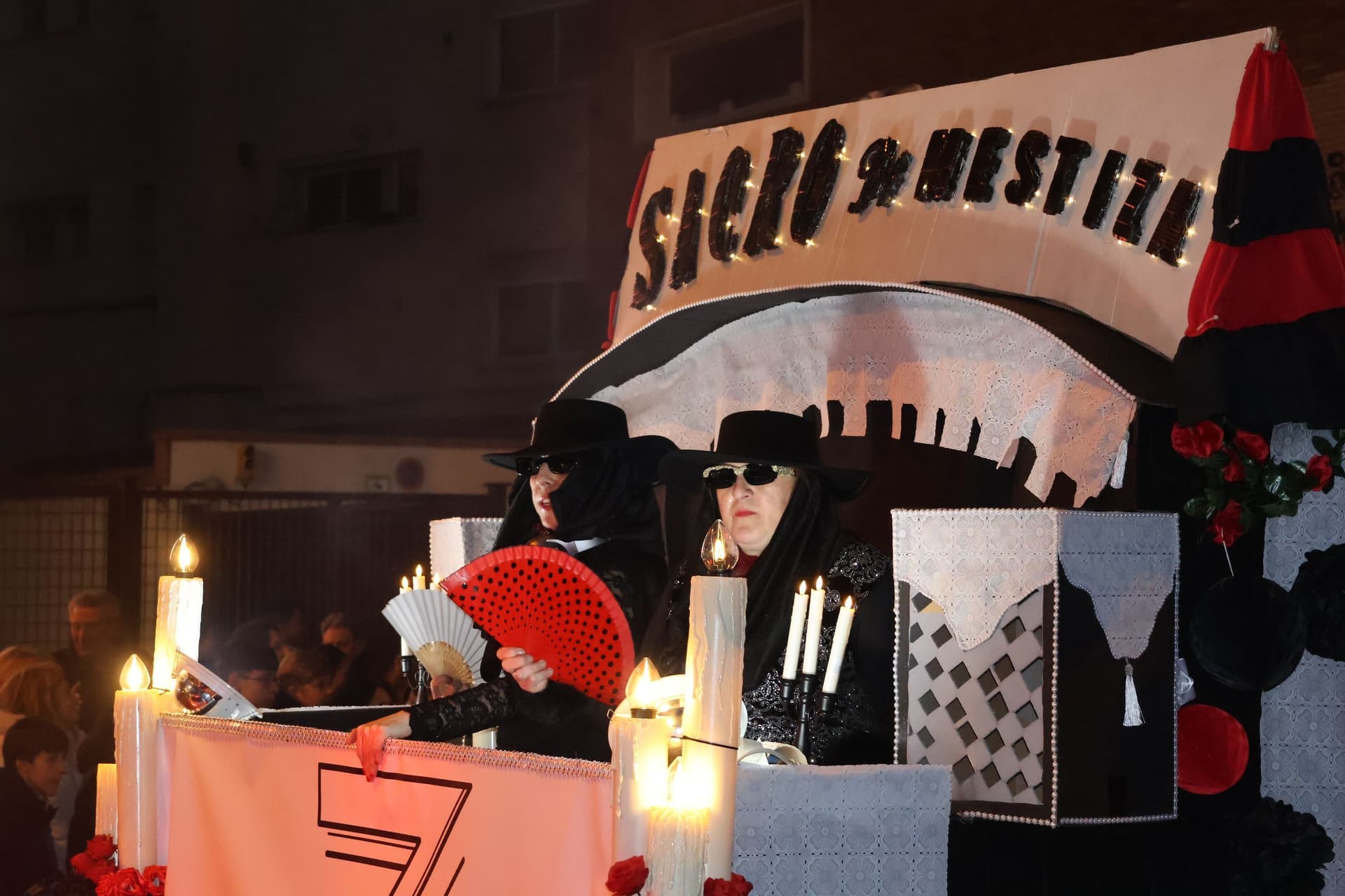 (7) GALERÍA | Segundo desfile, mismo entusiasmo: Zamora se vuelve a disfrazar de Carnaval