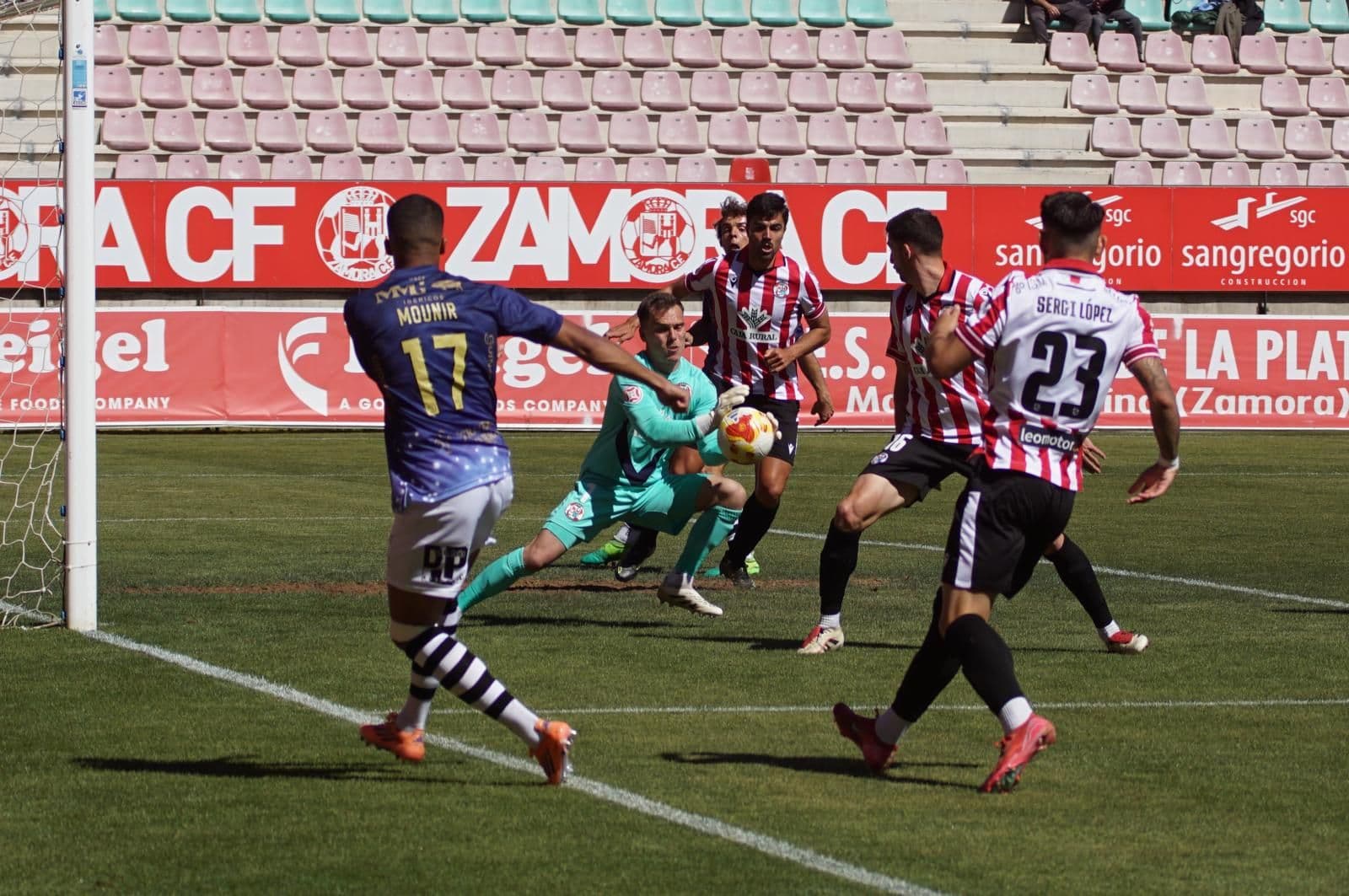 (3) GALERÍA | Revive en imágenes el derbi entre el Zamora CF y Unionistas de Salamanca