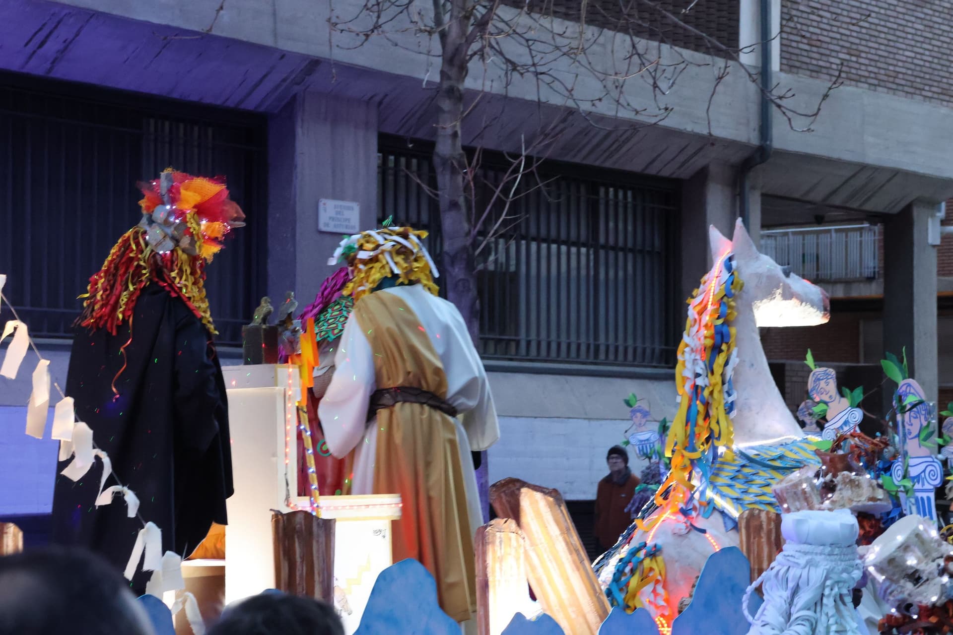 (38) GALERÍA | Segundo desfile, mismo entusiasmo: Zamora se vuelve a disfrazar de Carnaval