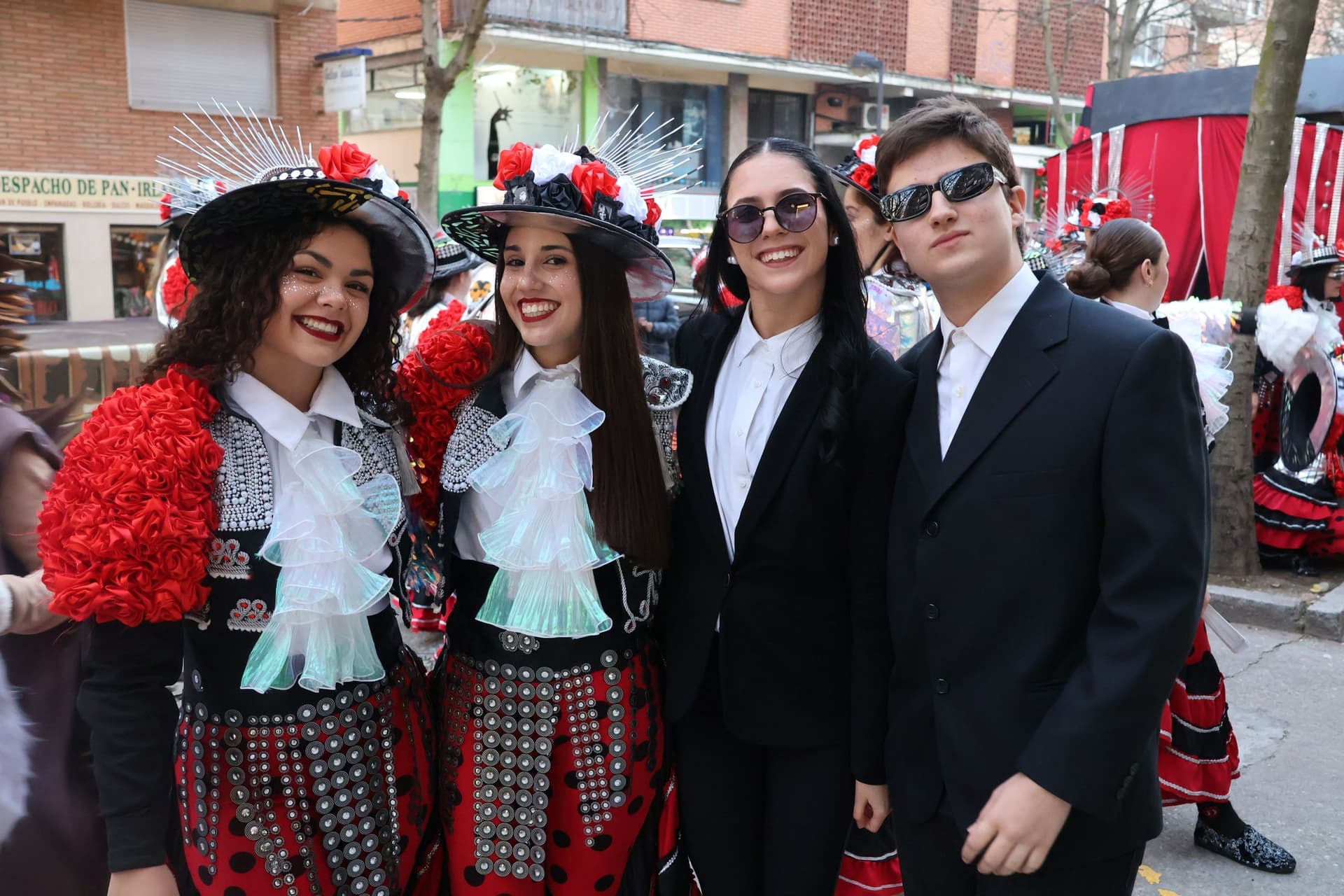 (13) GALERÍA | Segundo desfile, mismo entusiasmo: Zamora se vuelve a disfrazar de Carnaval