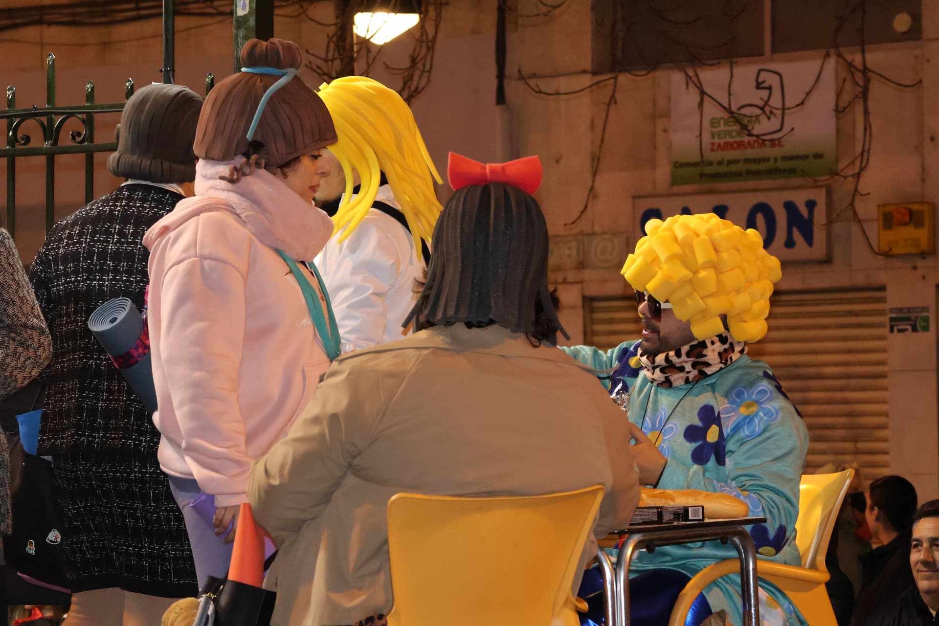 (5) GALERÍA | Segundo desfile, mismo entusiasmo: Zamora se vuelve a disfrazar de Carnaval