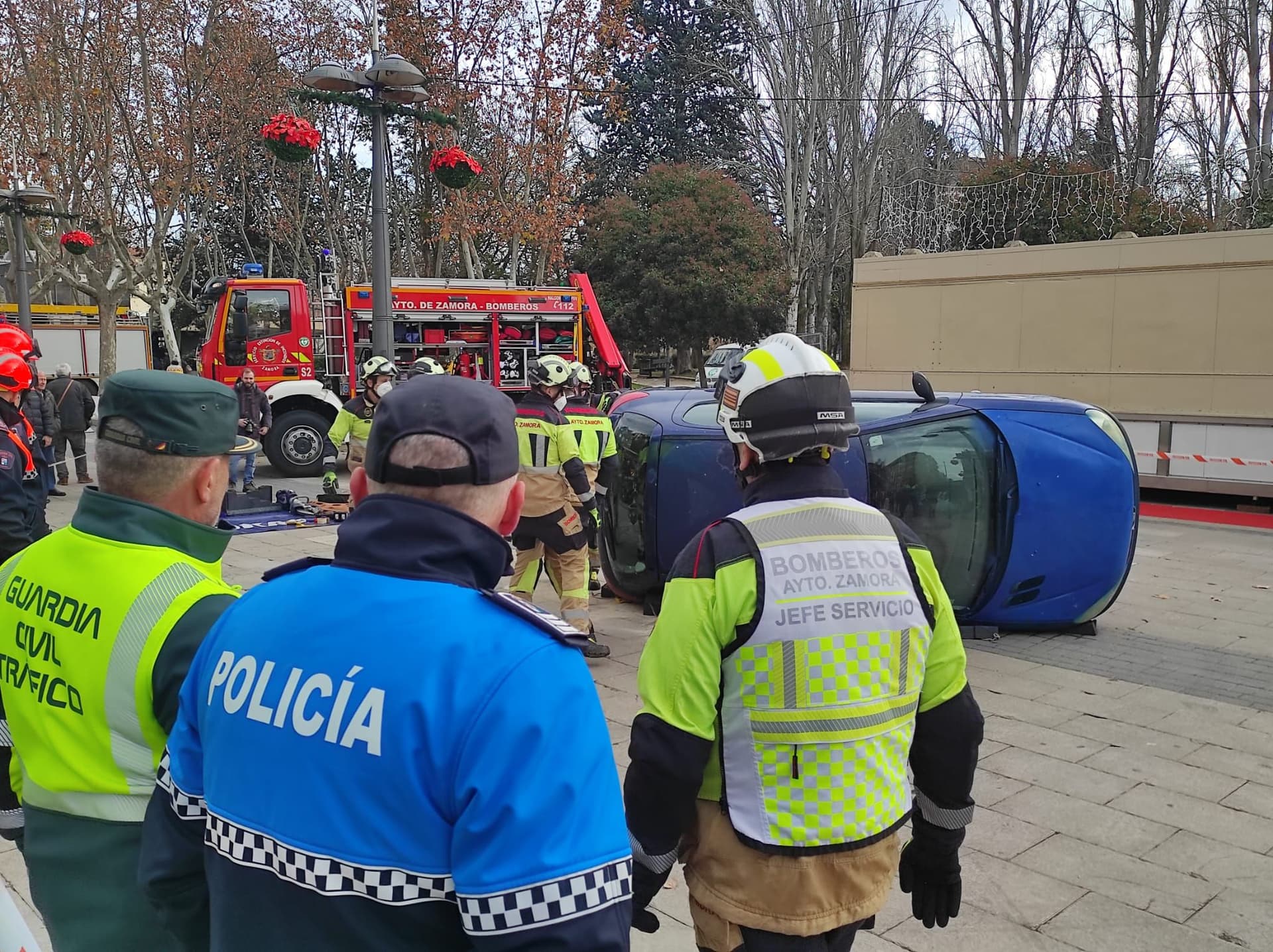 (2) GALERÍA | Simulacro de un accidente de tráfico por positivo en alcohol y drogas en La Marina